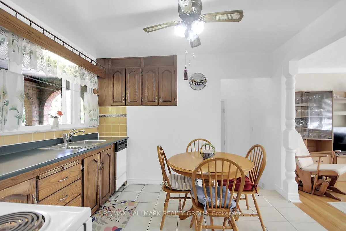 Photo 13 of 1124 Guertin Avenue, Ottawa, Billings Bridge — HOMEH
