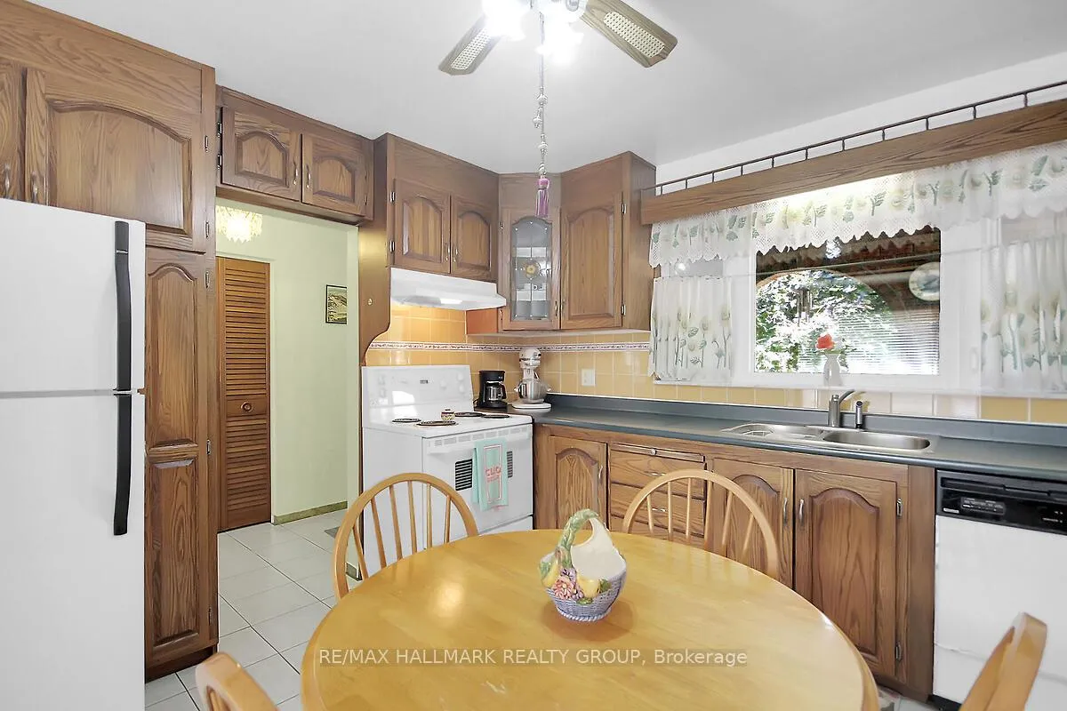 Photo 15 of 1124 Guertin Avenue, Ottawa, Billings Bridge — HOMEH