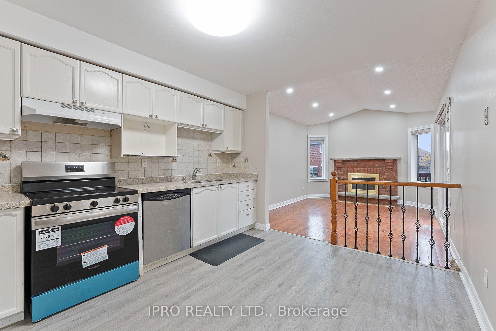 Photo 52 of 44 Bighorn Crescent, Brampton, Sandringham-Wellington — HOMEH