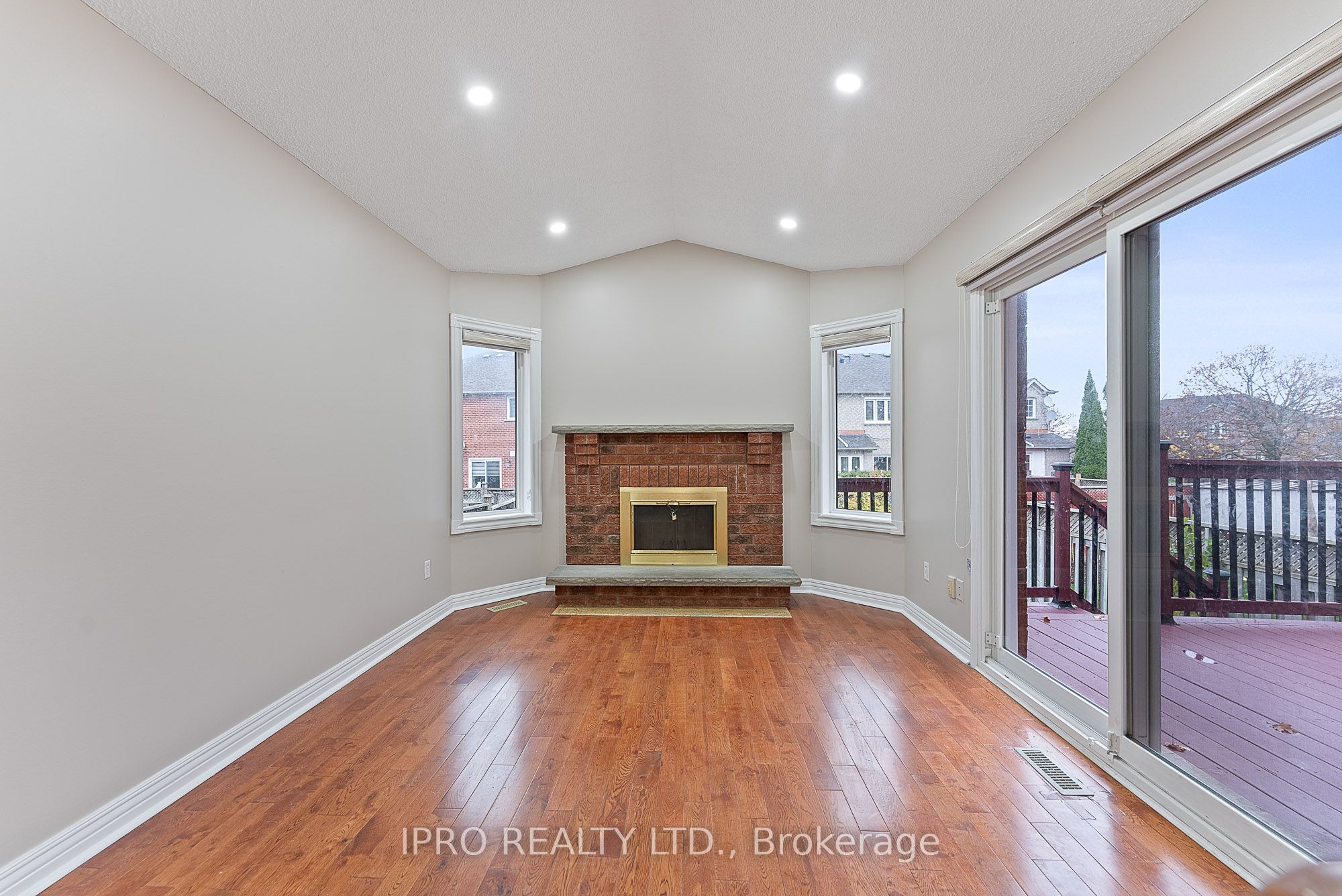 Photo 56 of 44 Bighorn Crescent, Brampton, Sandringham-Wellington — HOMEH