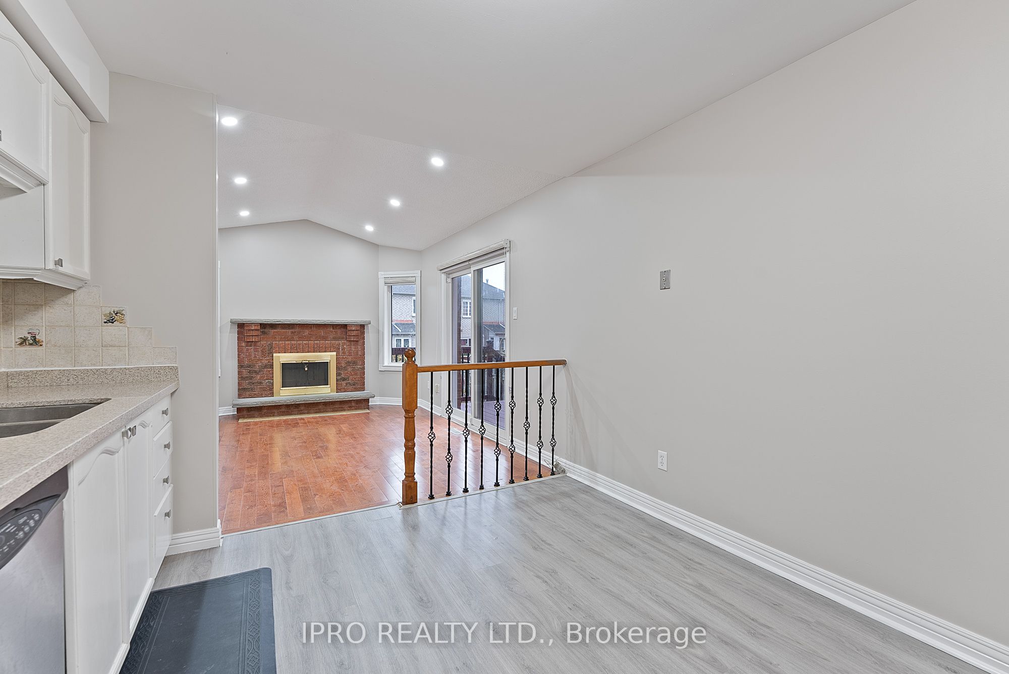 Photo 53 of 44 Bighorn Crescent, Brampton, Sandringham-Wellington — HOMEH