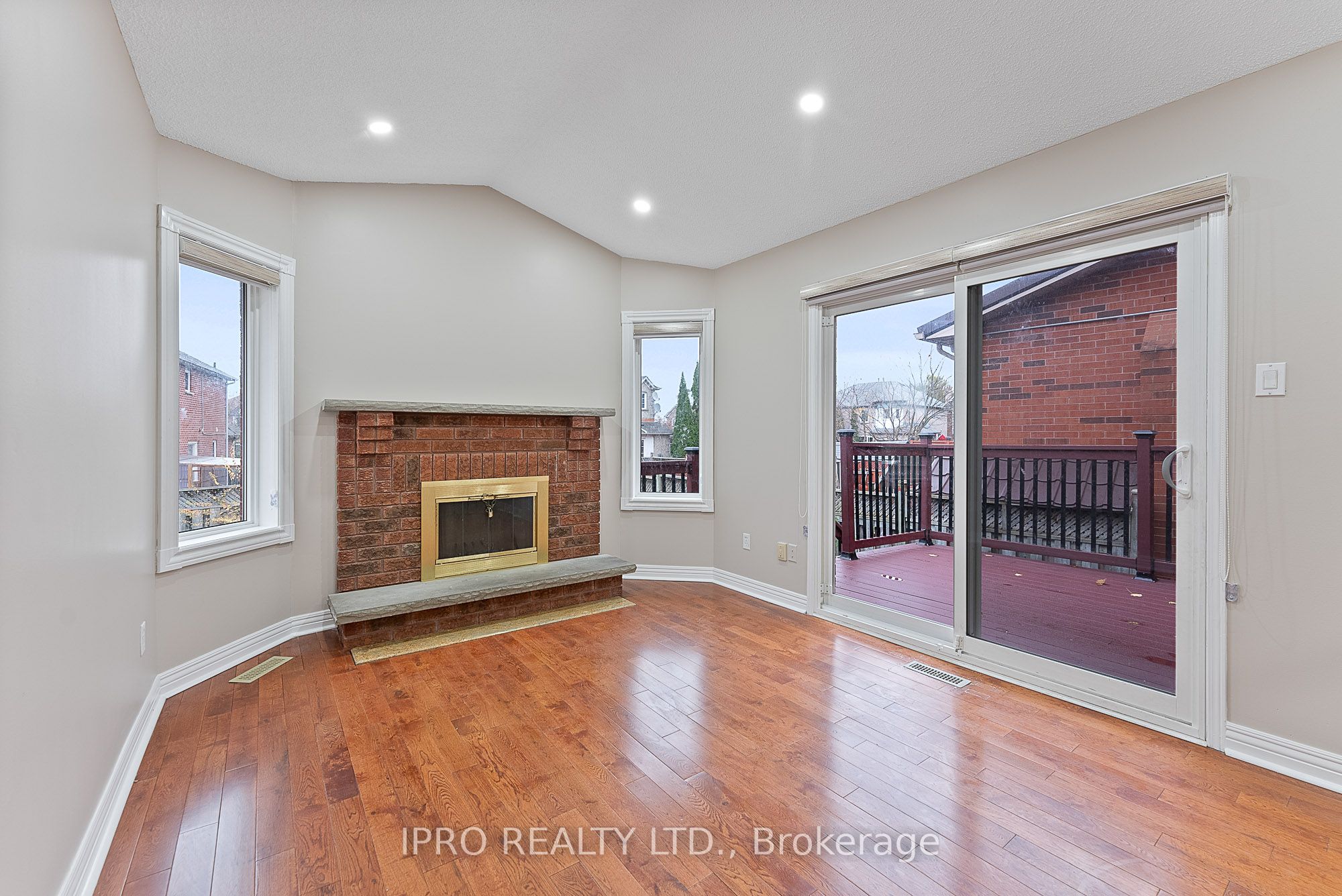 Photo 57 of 44 Bighorn Crescent, Brampton, Sandringham-Wellington — HOMEH