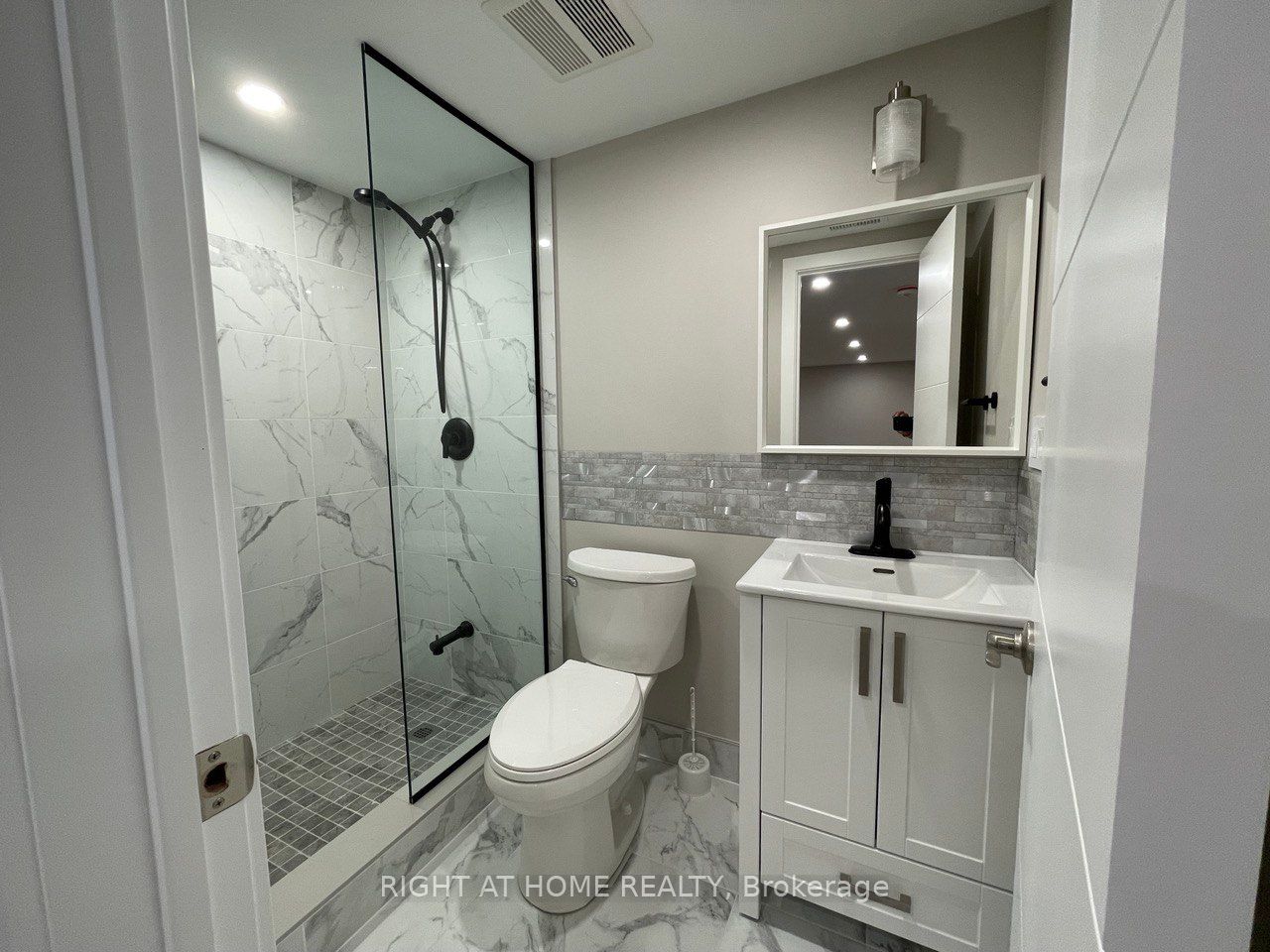 Photo 28 of 30 Lewis Drive, Vaughan, West Woodbridge — HOMEH