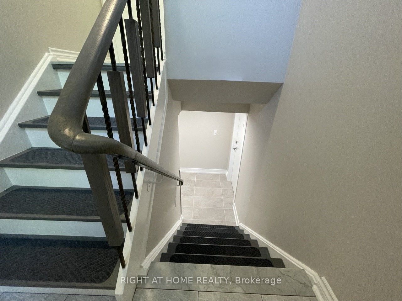 Photo 19 of 30 Lewis Drive, Vaughan, West Woodbridge — HOMEH