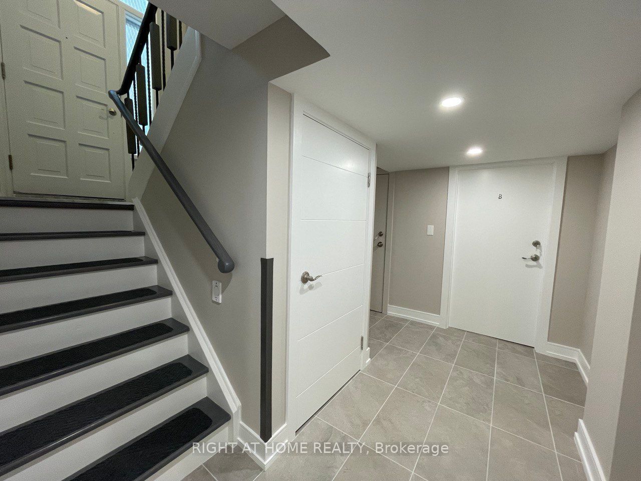 Photo 20 of 30 Lewis Drive, Vaughan, West Woodbridge — HOMEH