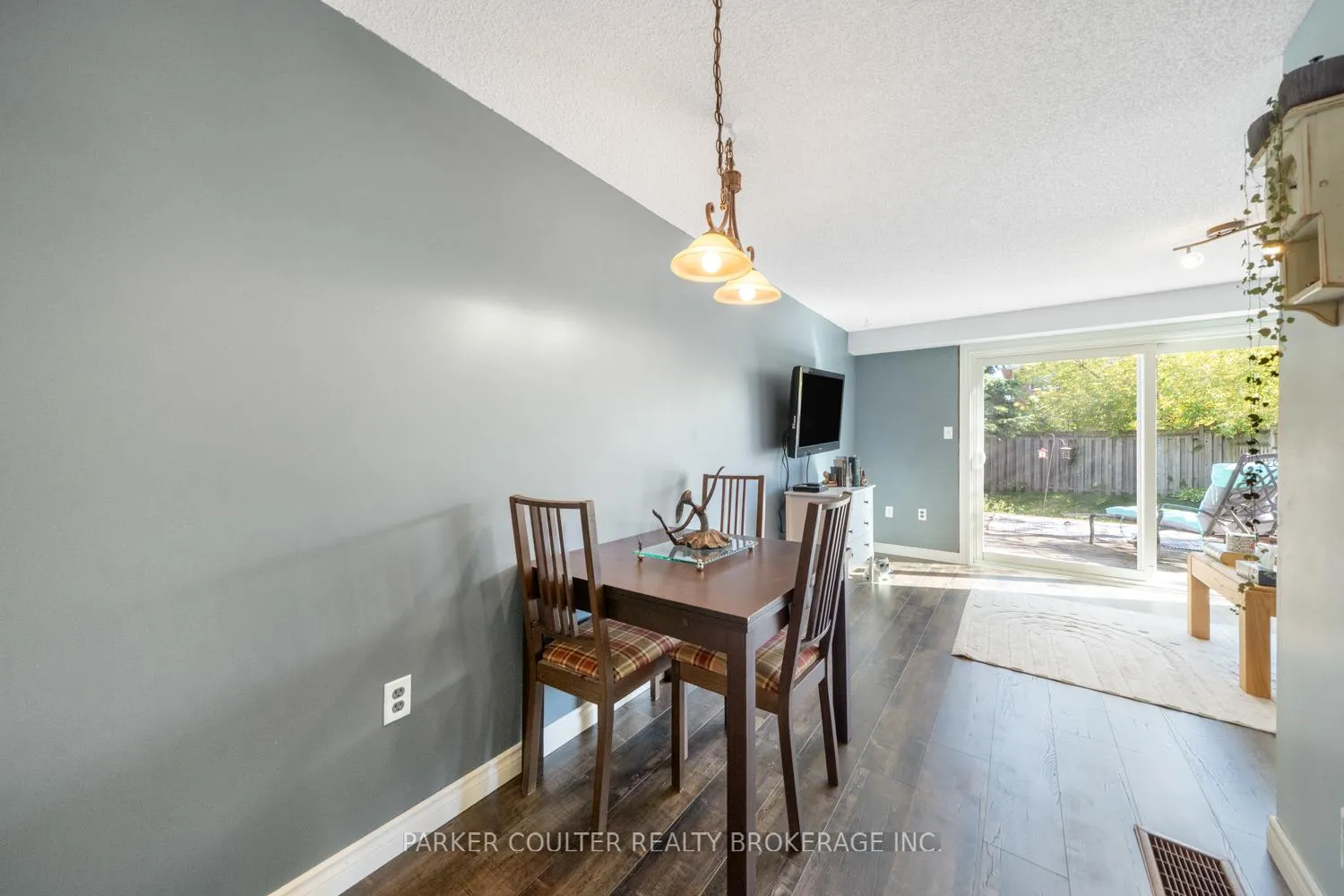 Photo 5 of 96 Lee Crescent, Barrie, Holly — HOMEH