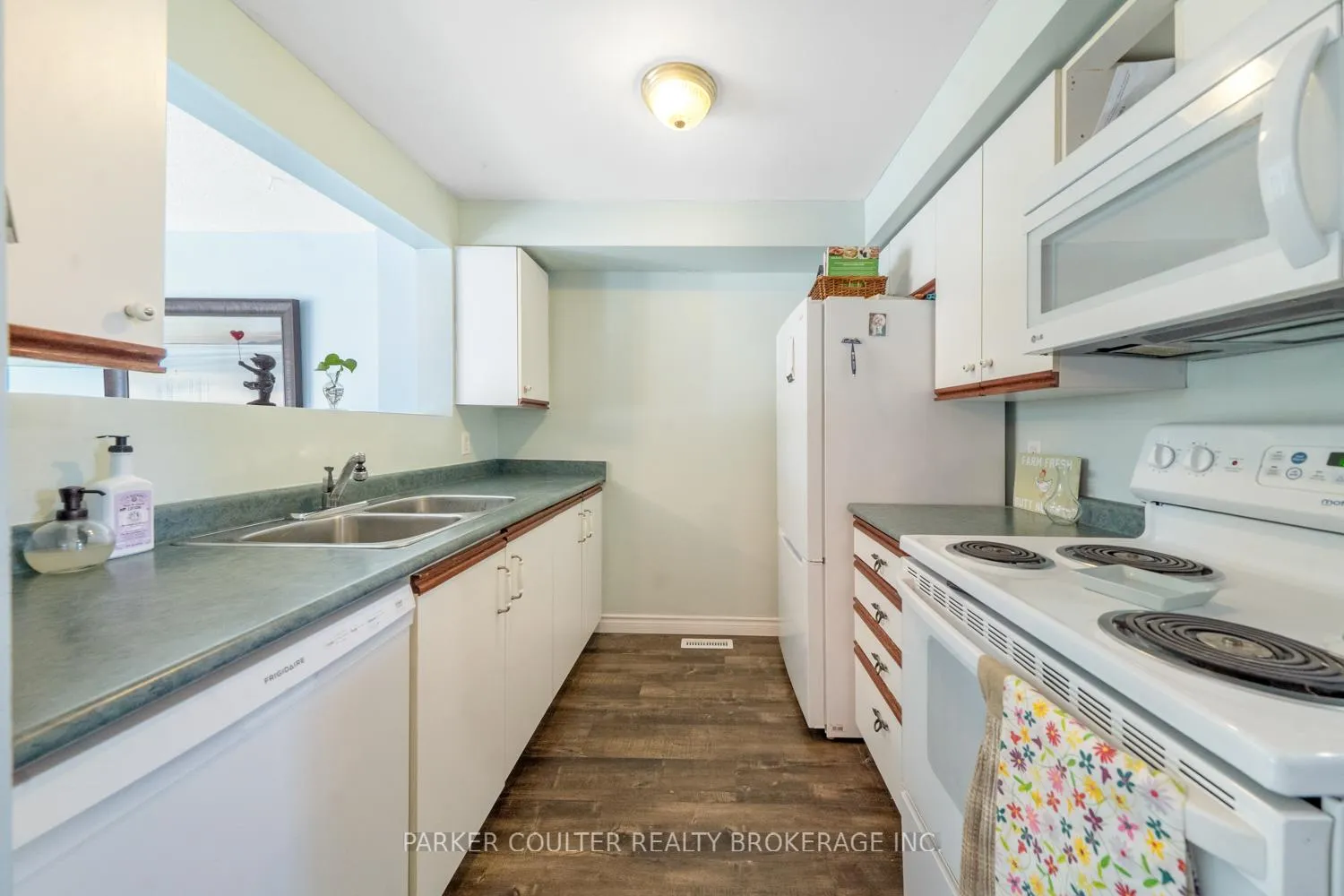 Photo 6 of 96 Lee Crescent, Barrie, Holly — HOMEH