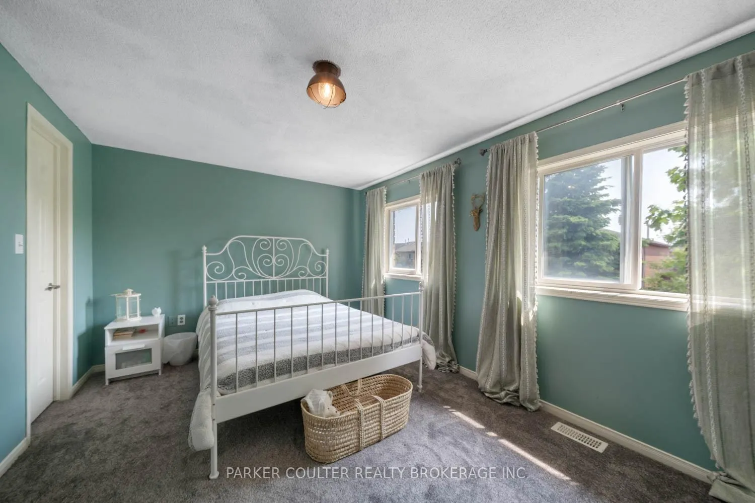 Photo 14 of 96 Lee Crescent, Barrie, Holly — HOMEH