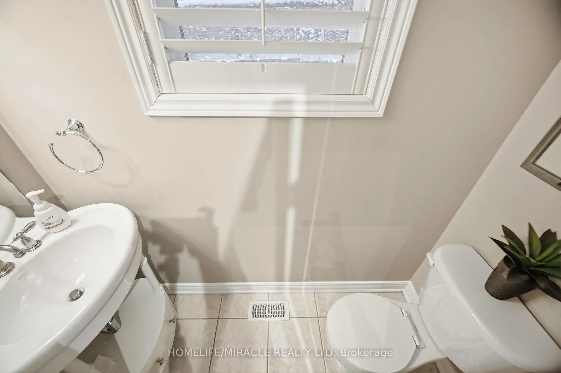 Photo 16 of 3 Galea Drive, Ajax, Central East — HOMEH