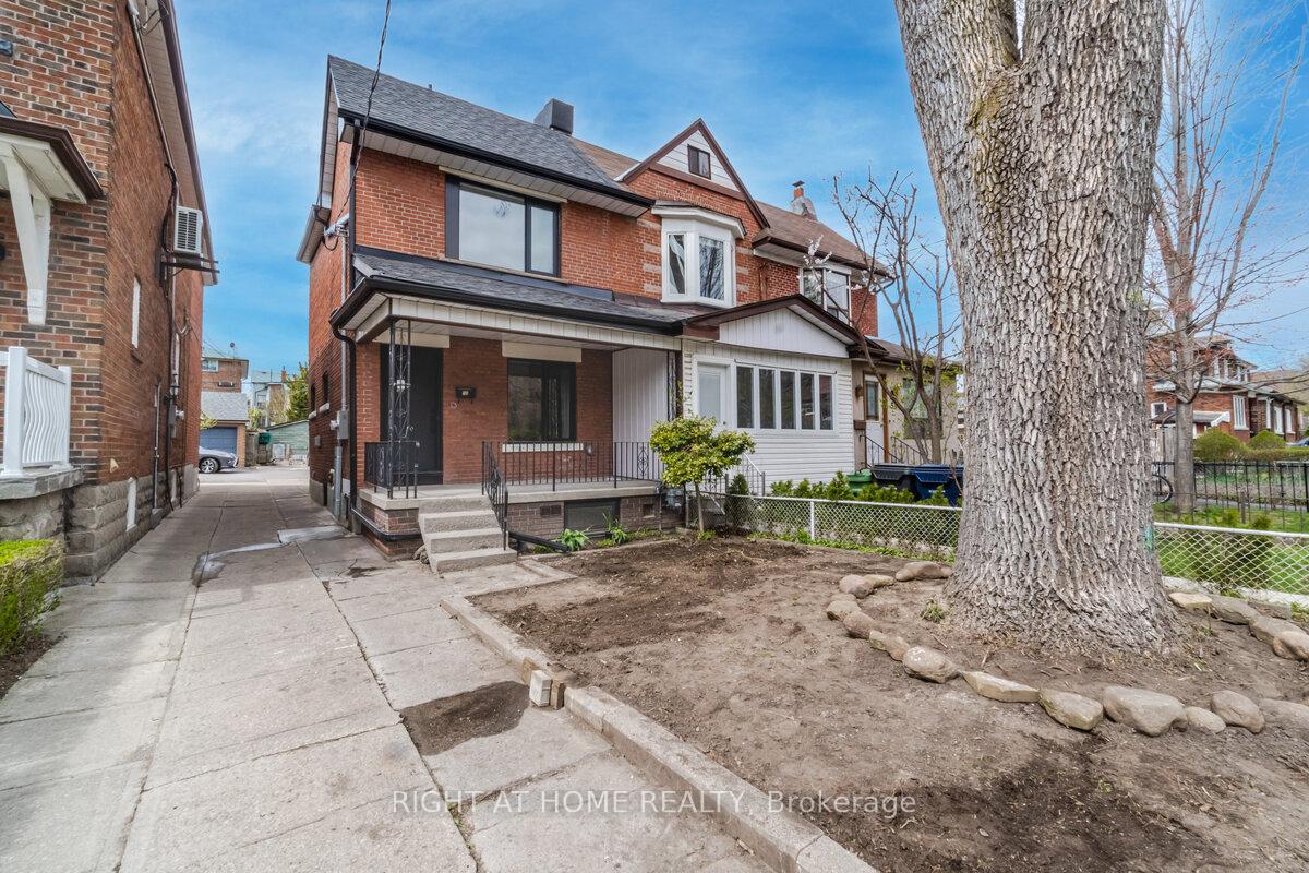 Photo 3 of Unit Basmnt, 50 Roxton Road, Toronto, Trinity-Bellwoods — HOMEH