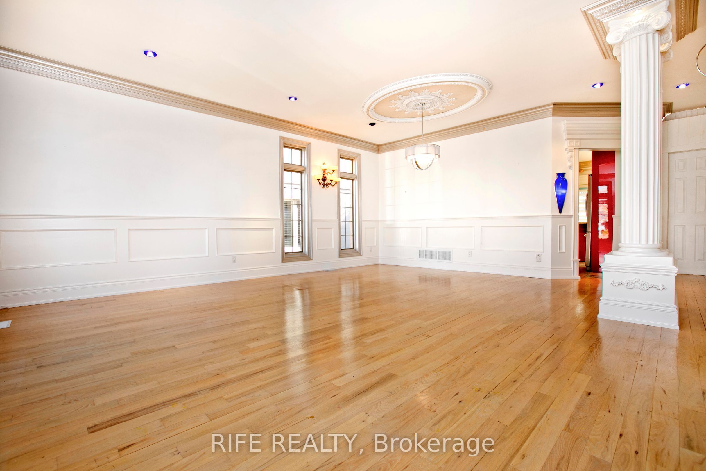 Photo 47 of 573 Old Orchard Grove, Toronto, Bedford Park-Nortown — HOMEH