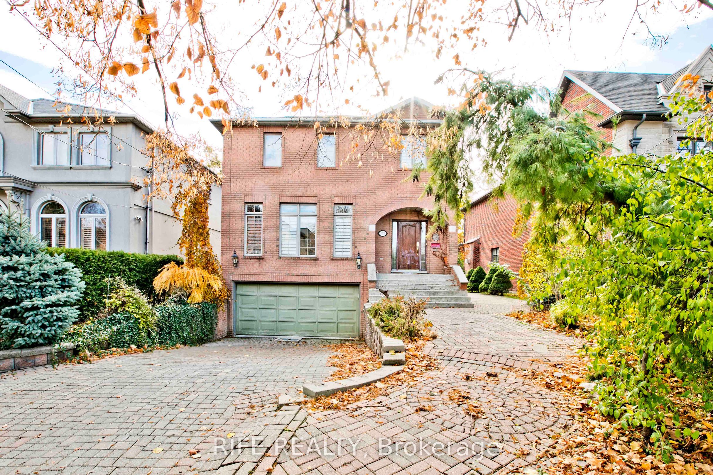 Photo 2 of 573 Old Orchard Grove, Toronto, Bedford Park-Nortown — HOMEH