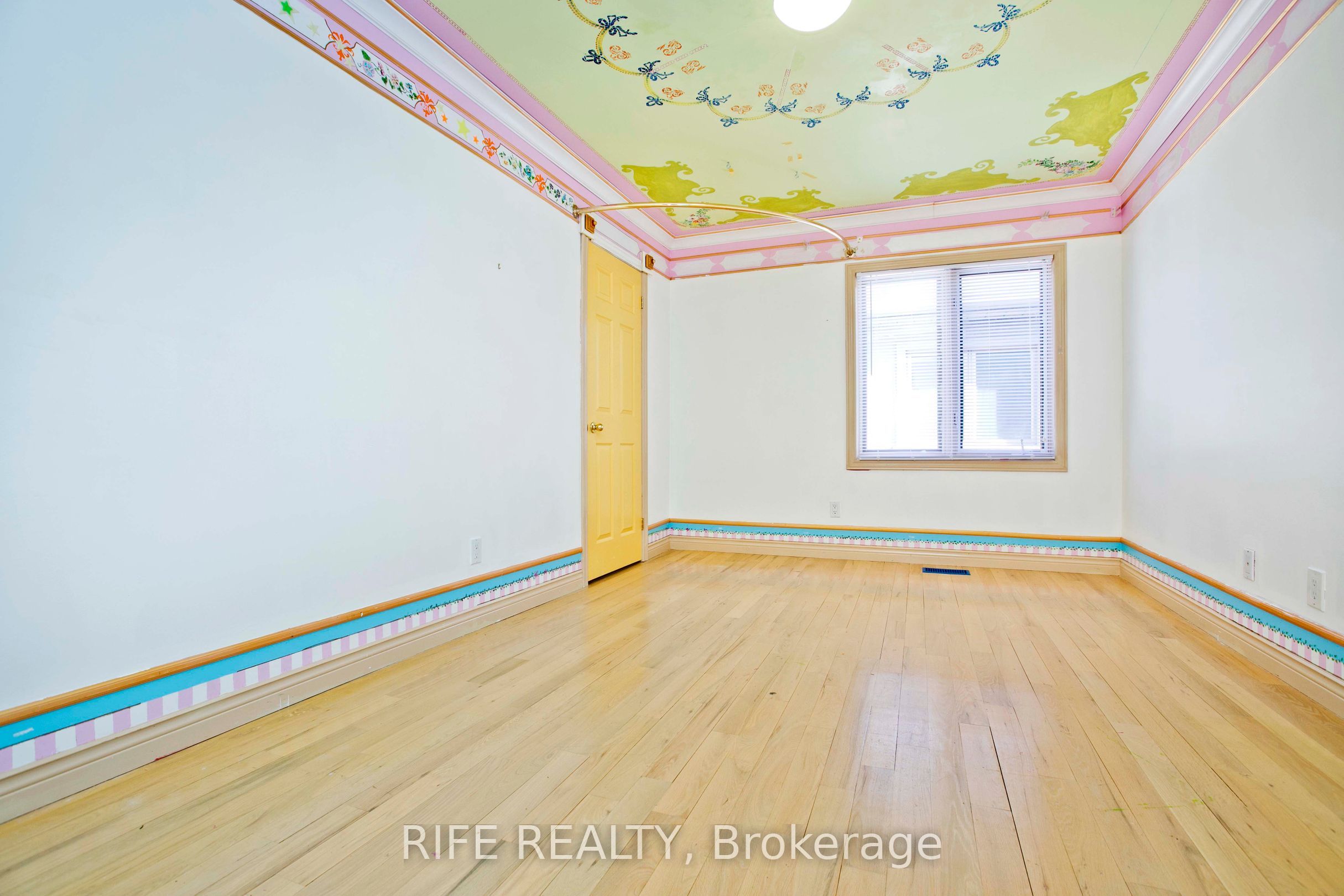 Photo 59 of 573 Old Orchard Grove, Toronto, Bedford Park-Nortown — HOMEH