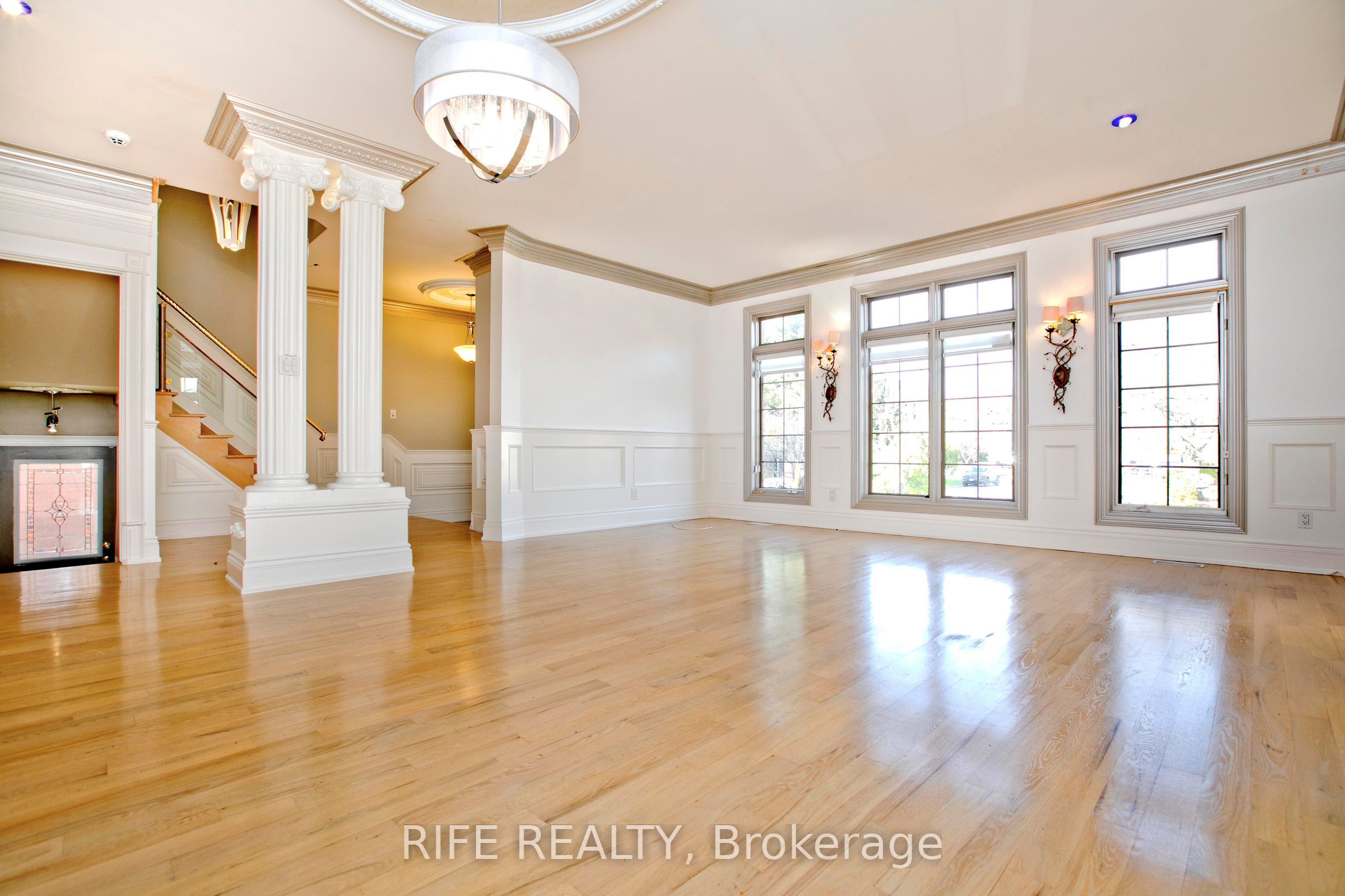 Photo 48 of 573 Old Orchard Grove, Toronto, Bedford Park-Nortown — HOMEH