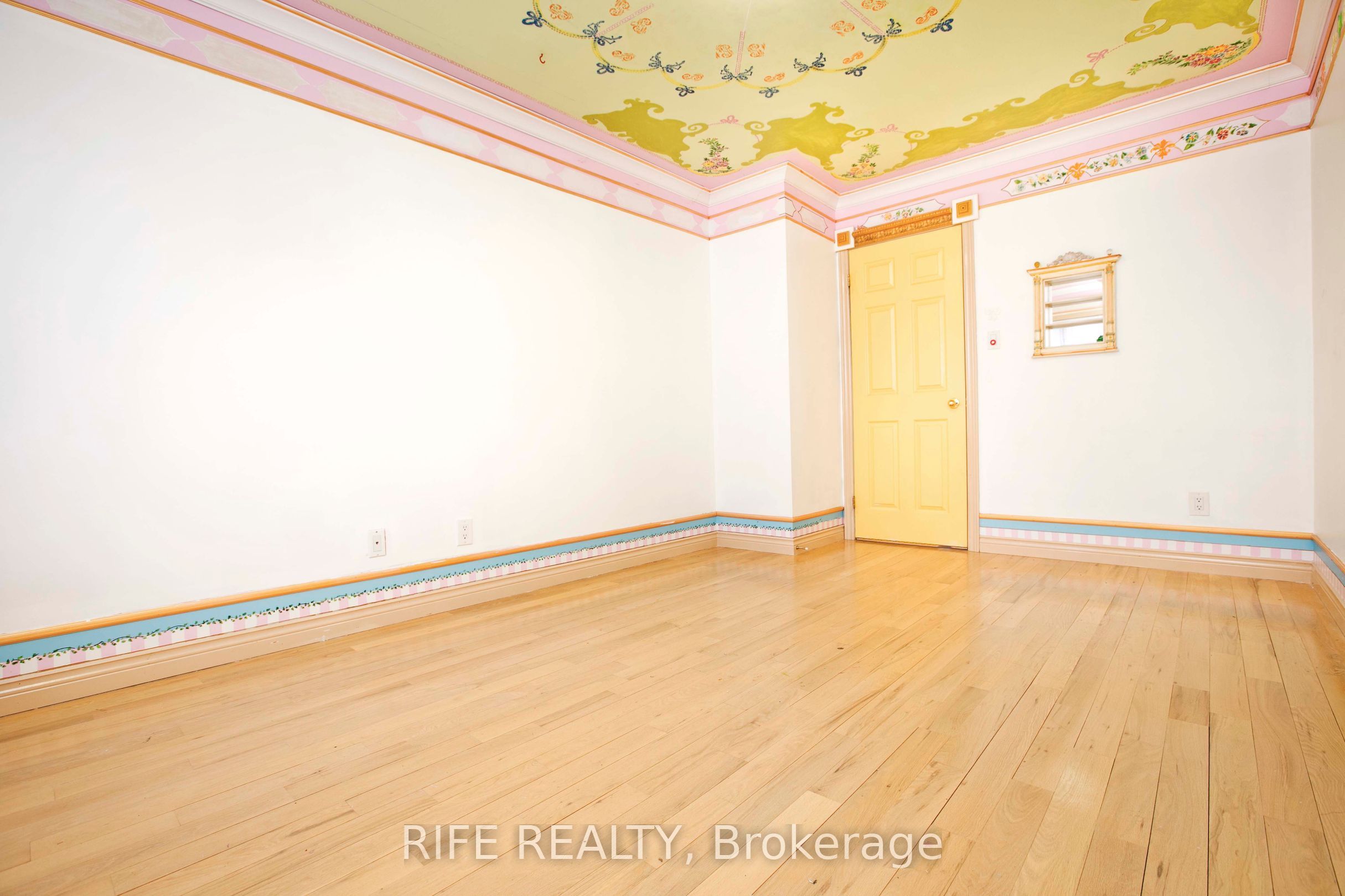 Photo 60 of 573 Old Orchard Grove, Toronto, Bedford Park-Nortown — HOMEH