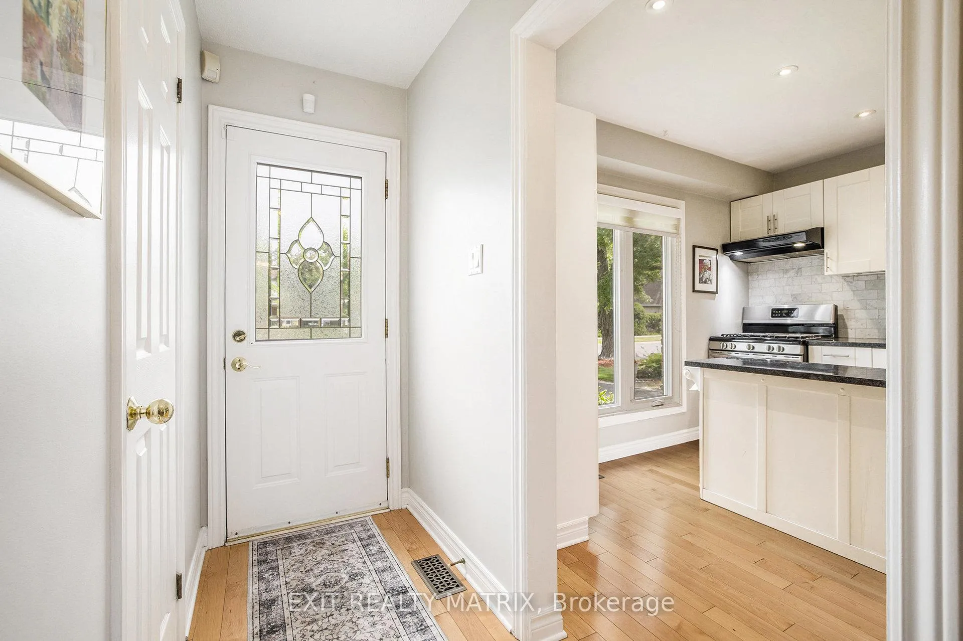 Photo 4 of 30 Glen Park Drive, Ottawa, Blackburn Hamlet (South) — HOMEH