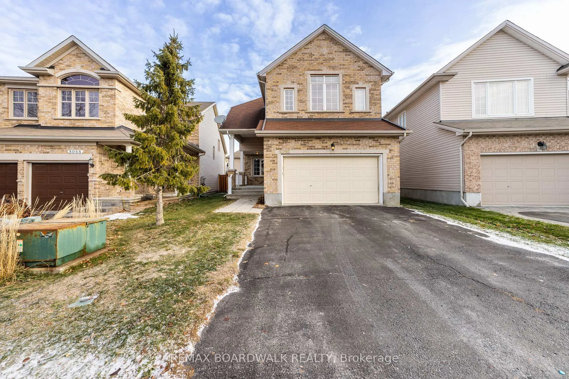 Photo 2 of 5090 North Bluff Drive, Ottawa, Riverside South/Gloucester Glen — HOMEH