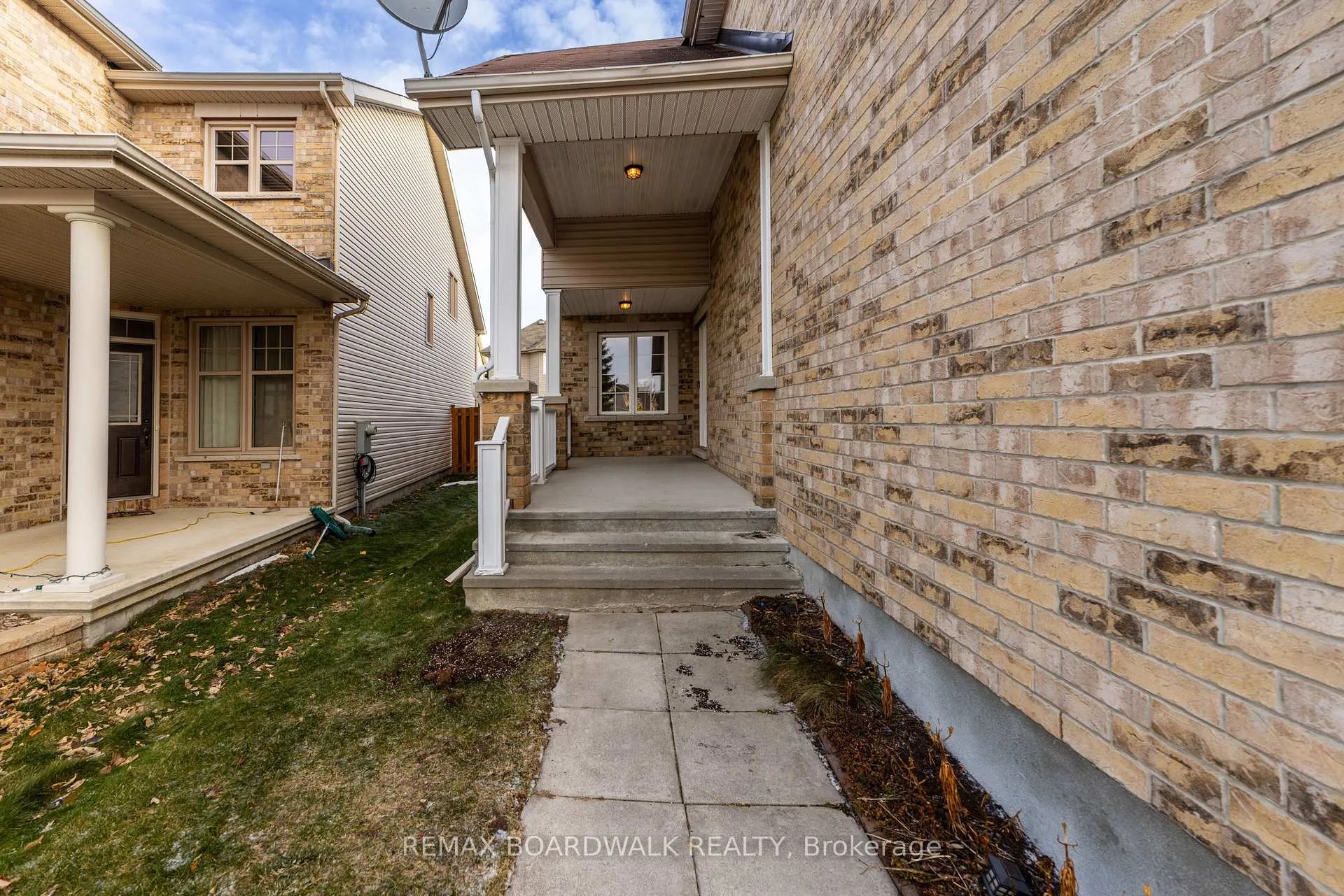 Photo 3 of 5090 North Bluff Drive, Ottawa, Riverside South/Gloucester Glen — HOMEH