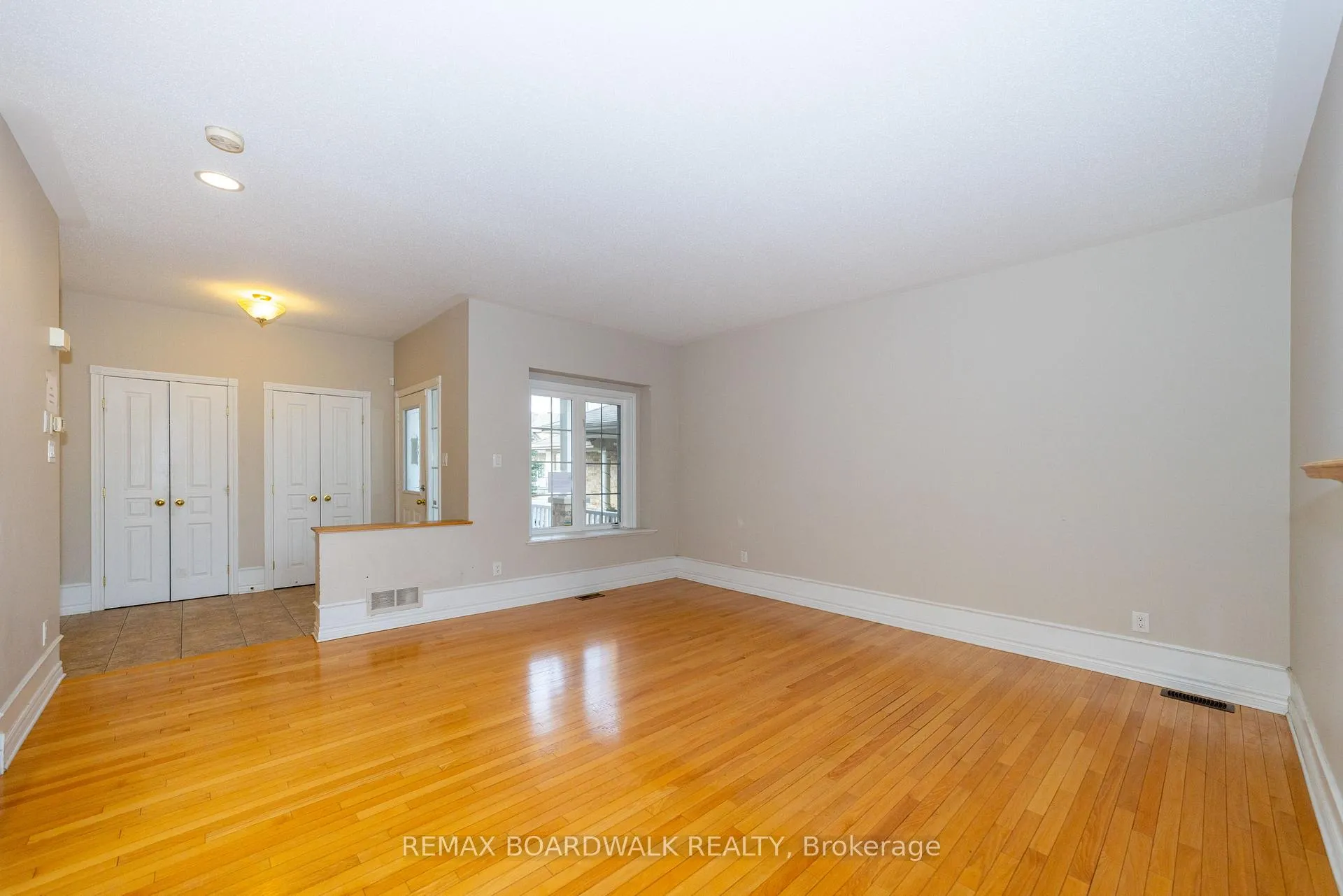 Photo 6 of 5090 North Bluff Drive, Ottawa, Riverside South/Gloucester Glen — HOMEH