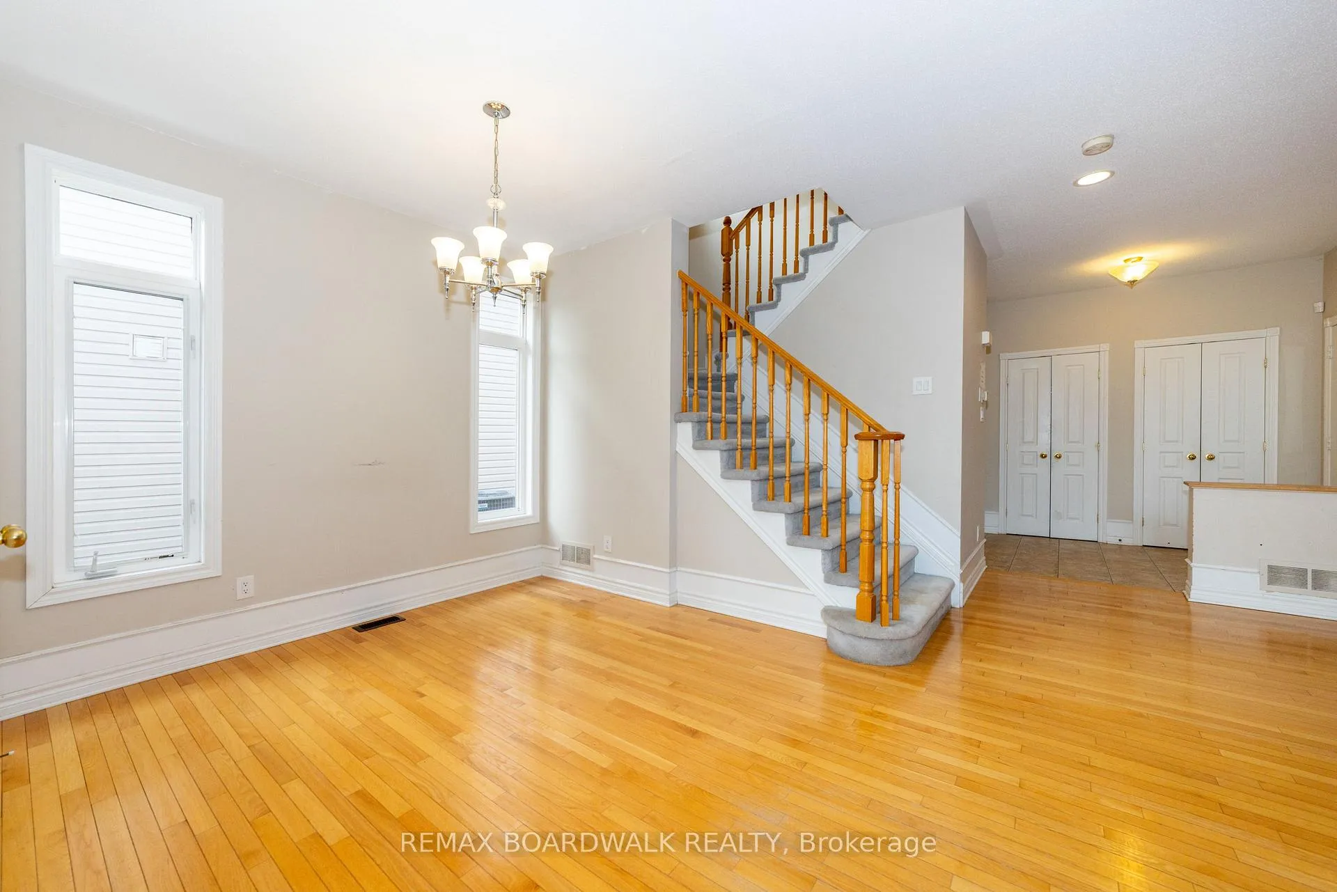 Photo 7 of 5090 North Bluff Drive, Ottawa, Riverside South/Gloucester Glen — HOMEH