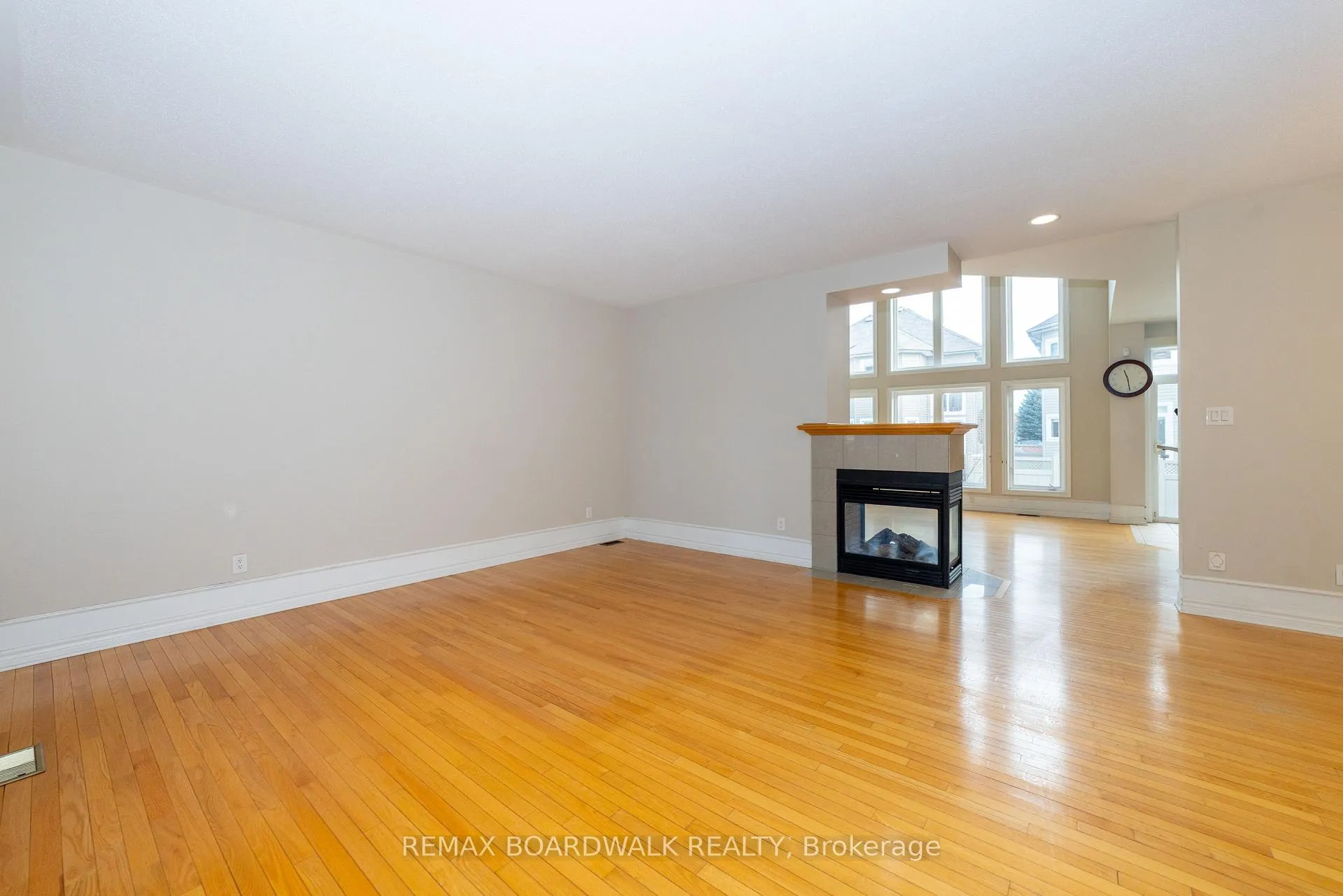 Photo 9 of 5090 North Bluff Drive, Ottawa, Riverside South/Gloucester Glen — HOMEH