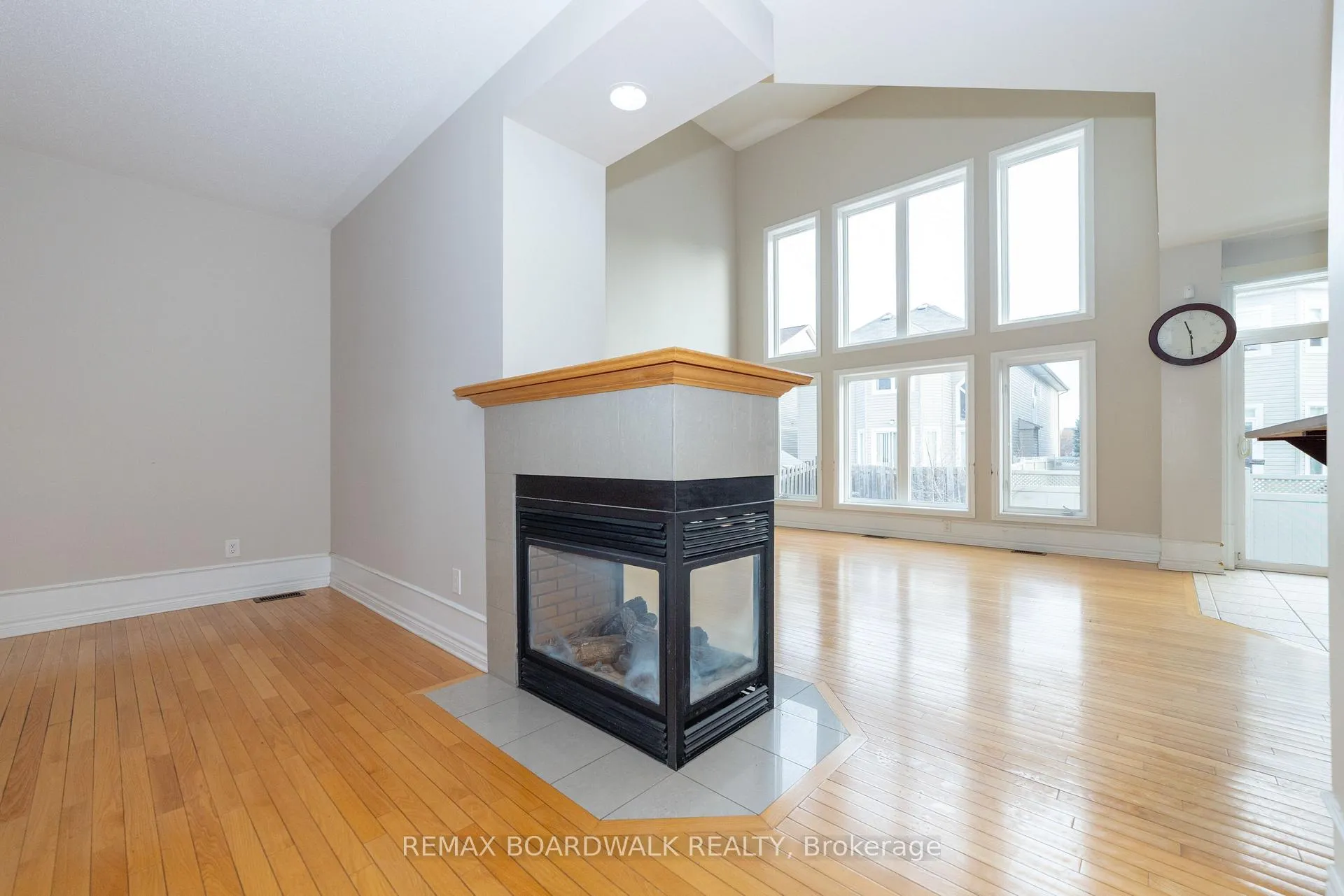 Photo 10 of 5090 North Bluff Drive, Ottawa, Riverside South/Gloucester Glen — HOMEH