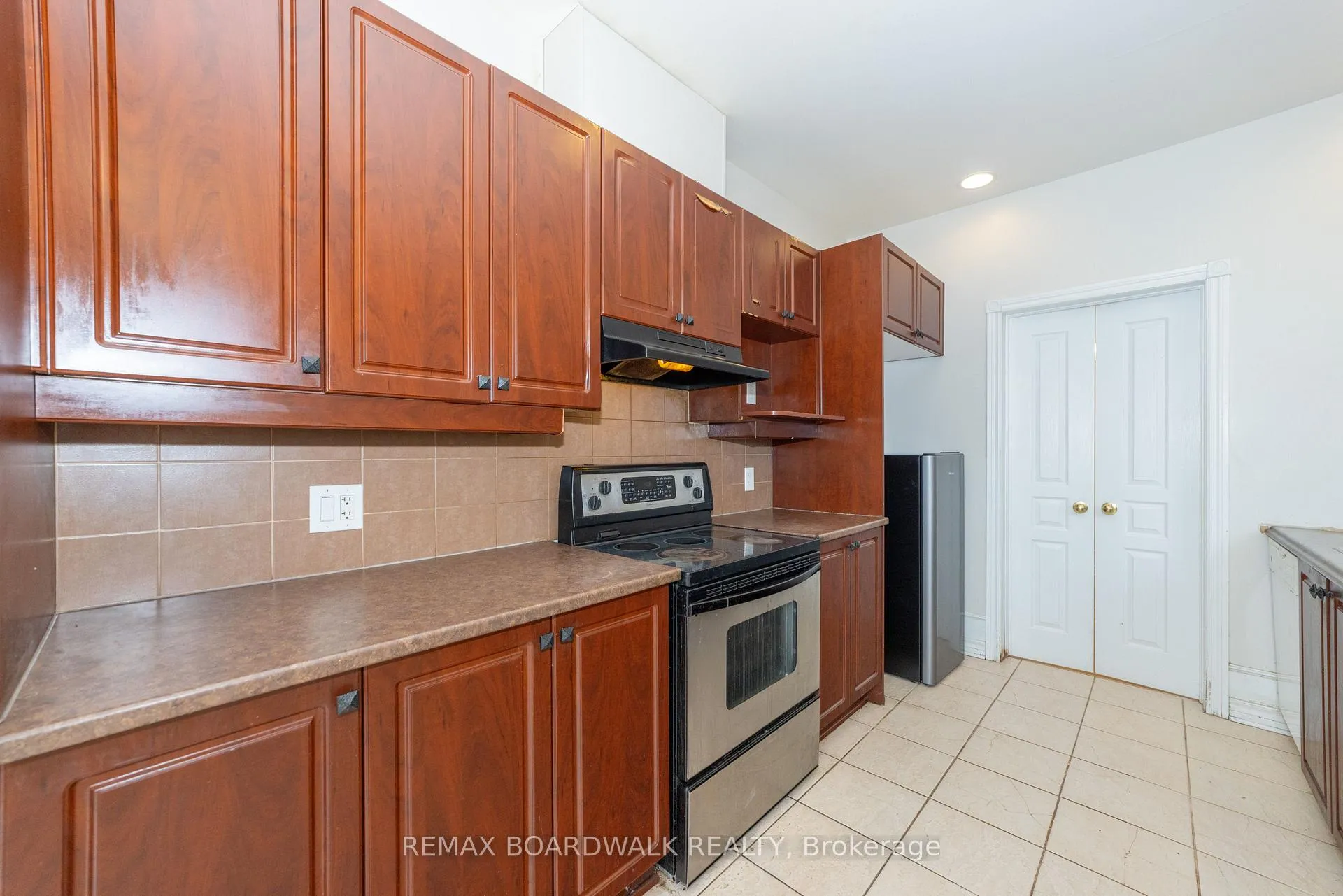 Photo 14 of 5090 North Bluff Drive, Ottawa, Riverside South/Gloucester Glen — HOMEH