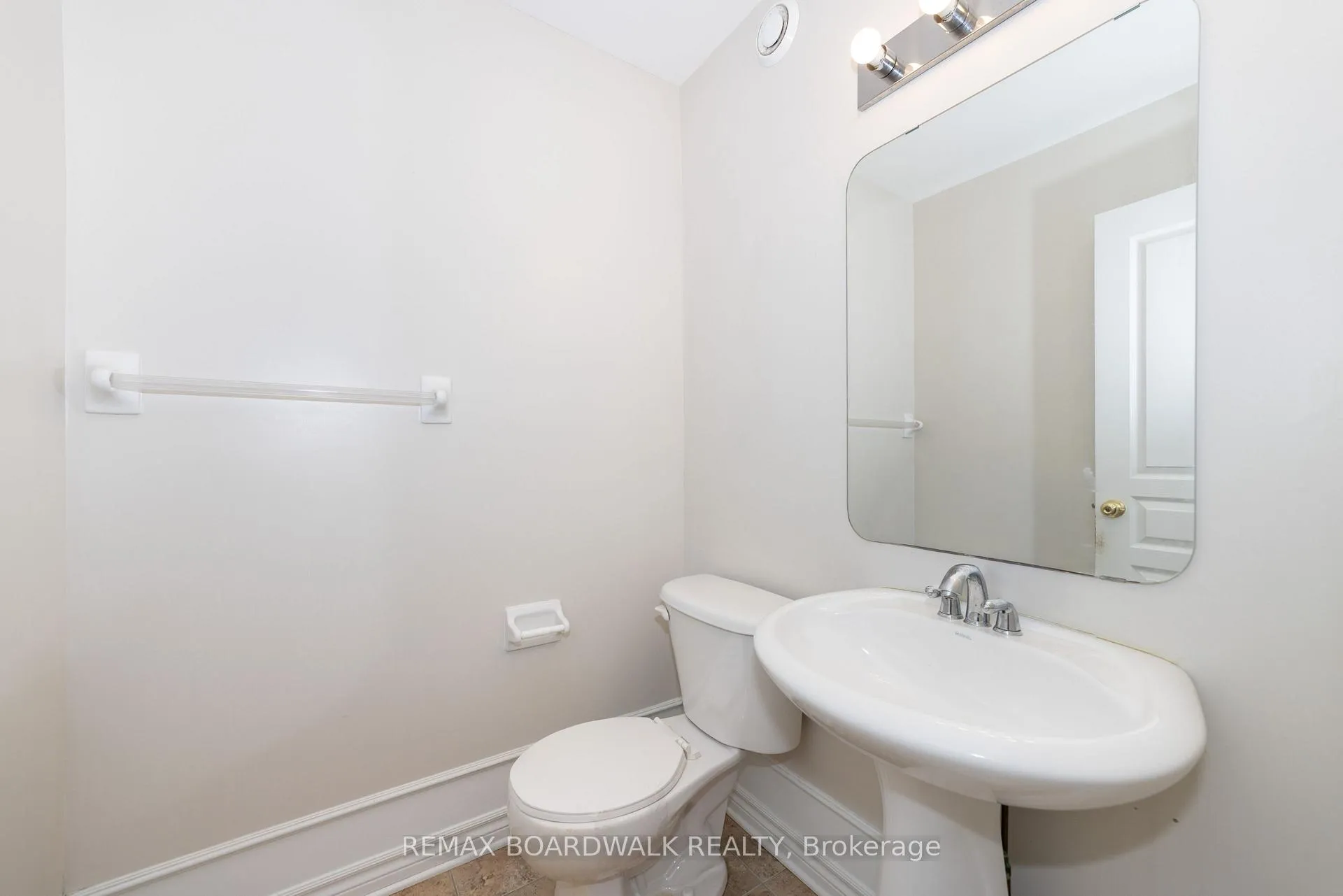 Photo 17 of 5090 North Bluff Drive, Ottawa, Riverside South/Gloucester Glen — HOMEH