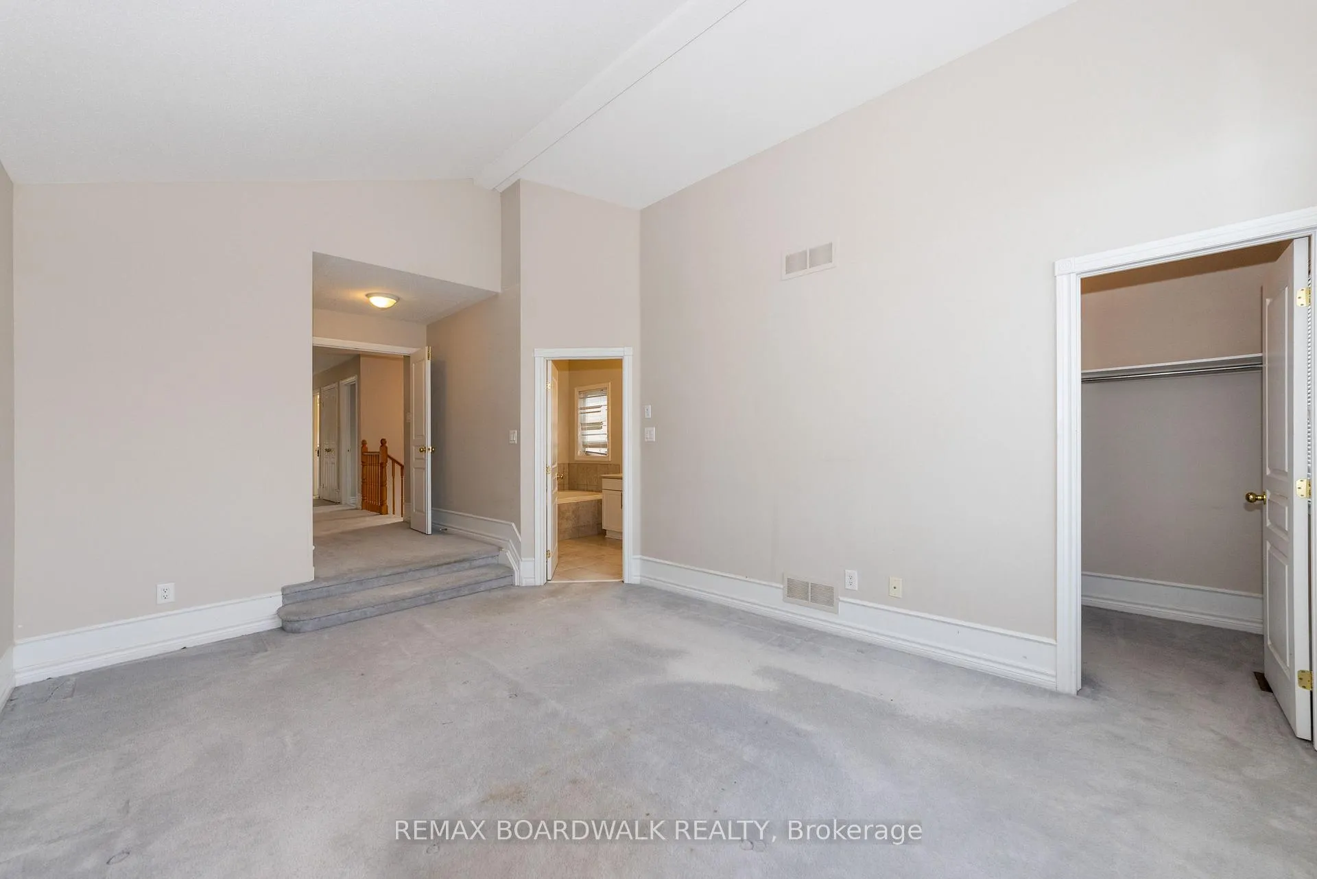 Photo 19 of 5090 North Bluff Drive, Ottawa, Riverside South/Gloucester Glen — HOMEH