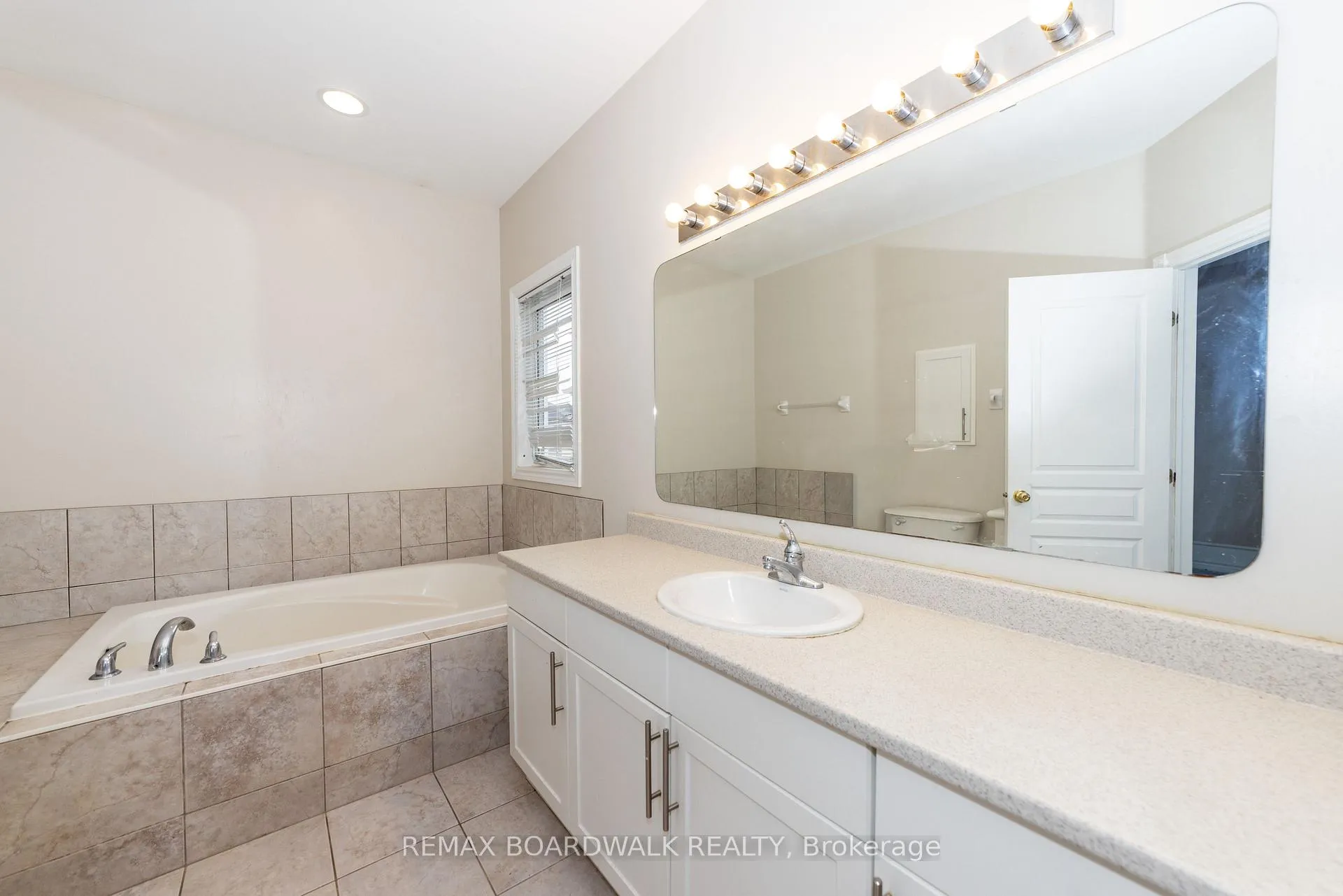Photo 21 of 5090 North Bluff Drive, Ottawa, Riverside South/Gloucester Glen — HOMEH