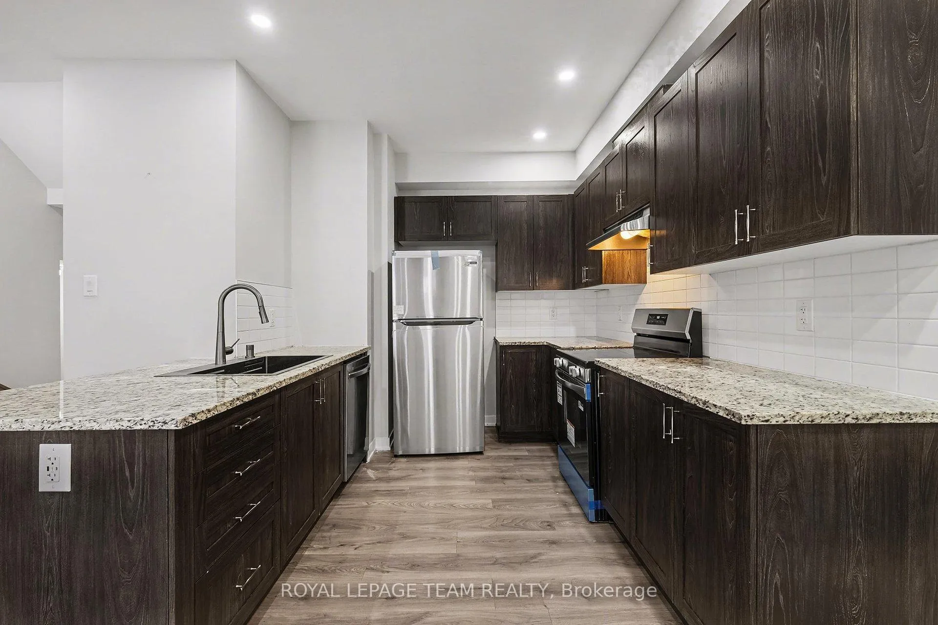 Photo 3 of 334 Catsfoot Walk, Ottawa, Barrhaven - Half Moon Bay — HOMEH