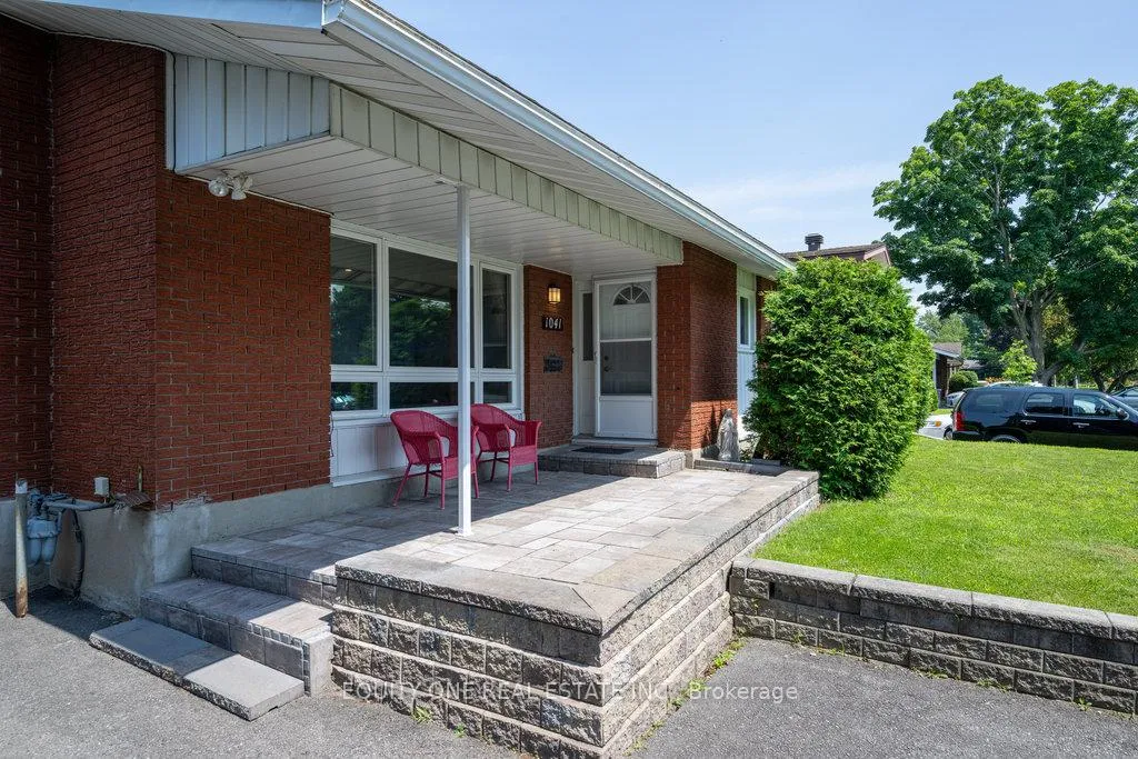 Photo 4 of 1041 Wiseman Crescent, Ottawa, Riverside Park — HOMEH