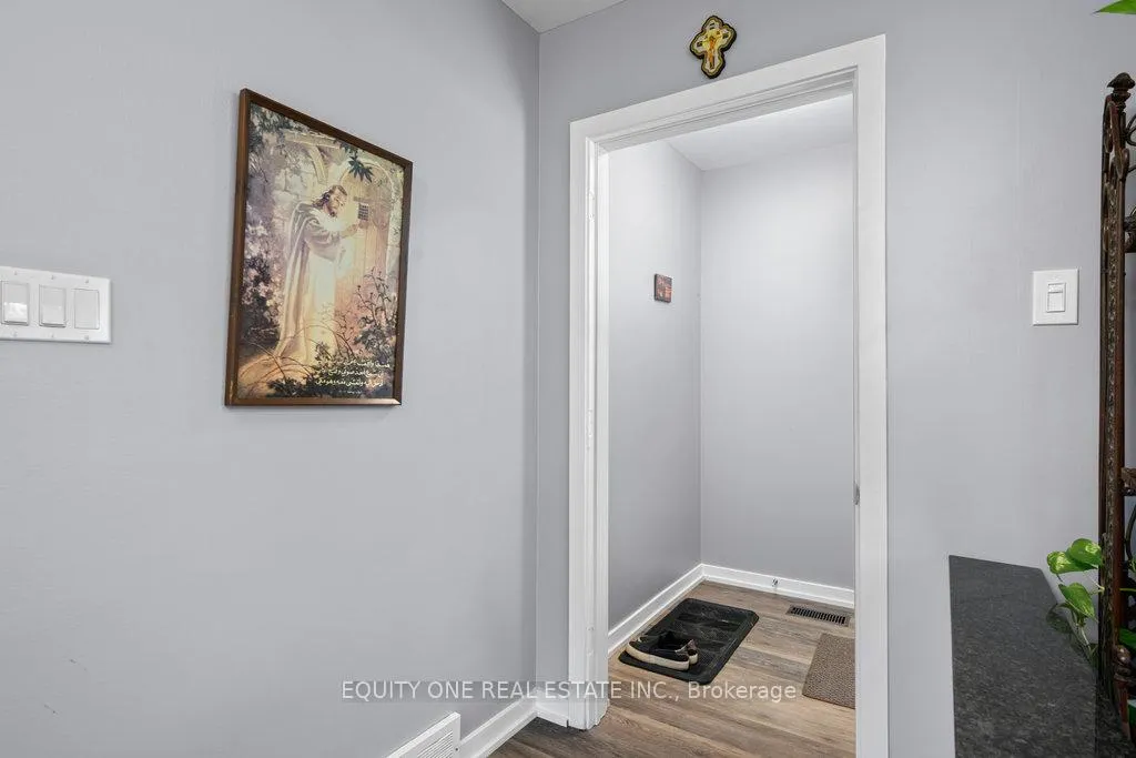 Photo 6 of 1041 Wiseman Crescent, Ottawa, Riverside Park — HOMEH