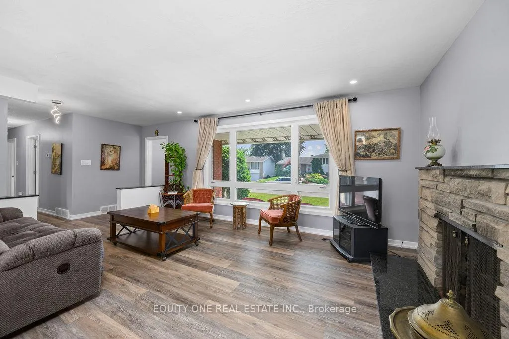 Photo 8 of 1041 Wiseman Crescent, Ottawa, Riverside Park — HOMEH
