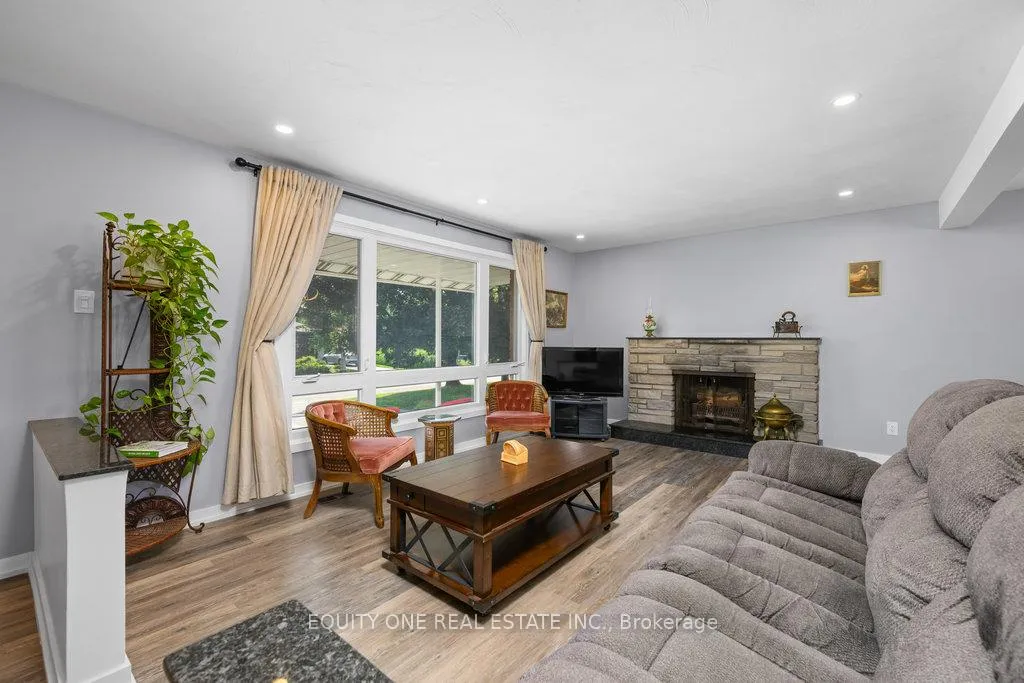 Photo 9 of 1041 Wiseman Crescent, Ottawa, Riverside Park — HOMEH
