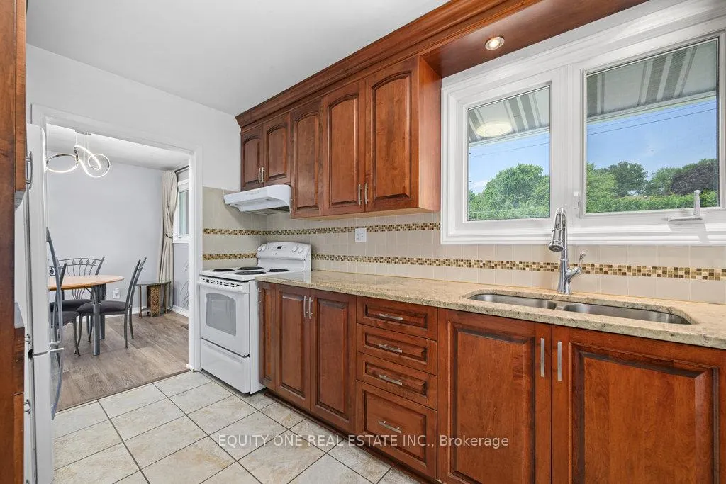 Photo 11 of 1041 Wiseman Crescent, Ottawa, Riverside Park — HOMEH