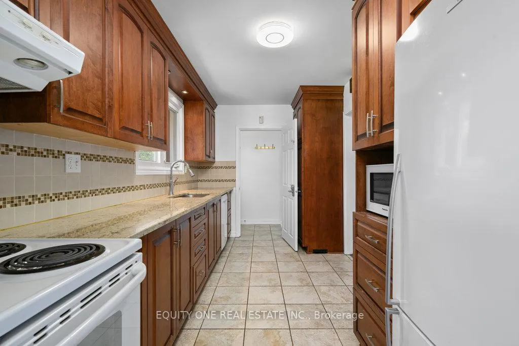Photo 12 of 1041 Wiseman Crescent, Ottawa, Riverside Park — HOMEH