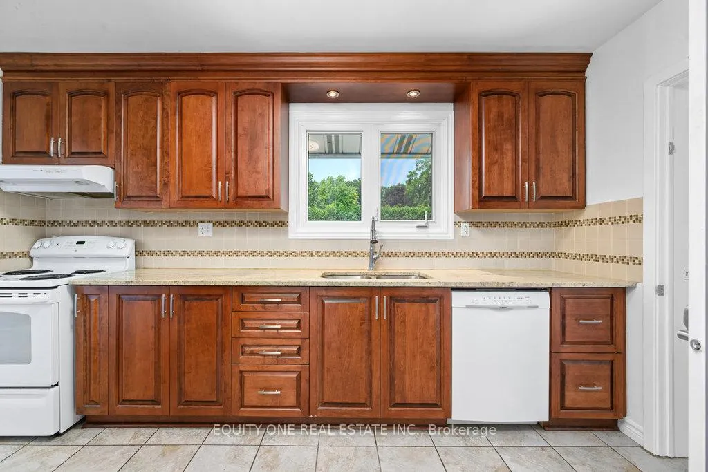 Photo 13 of 1041 Wiseman Crescent, Ottawa, Riverside Park — HOMEH