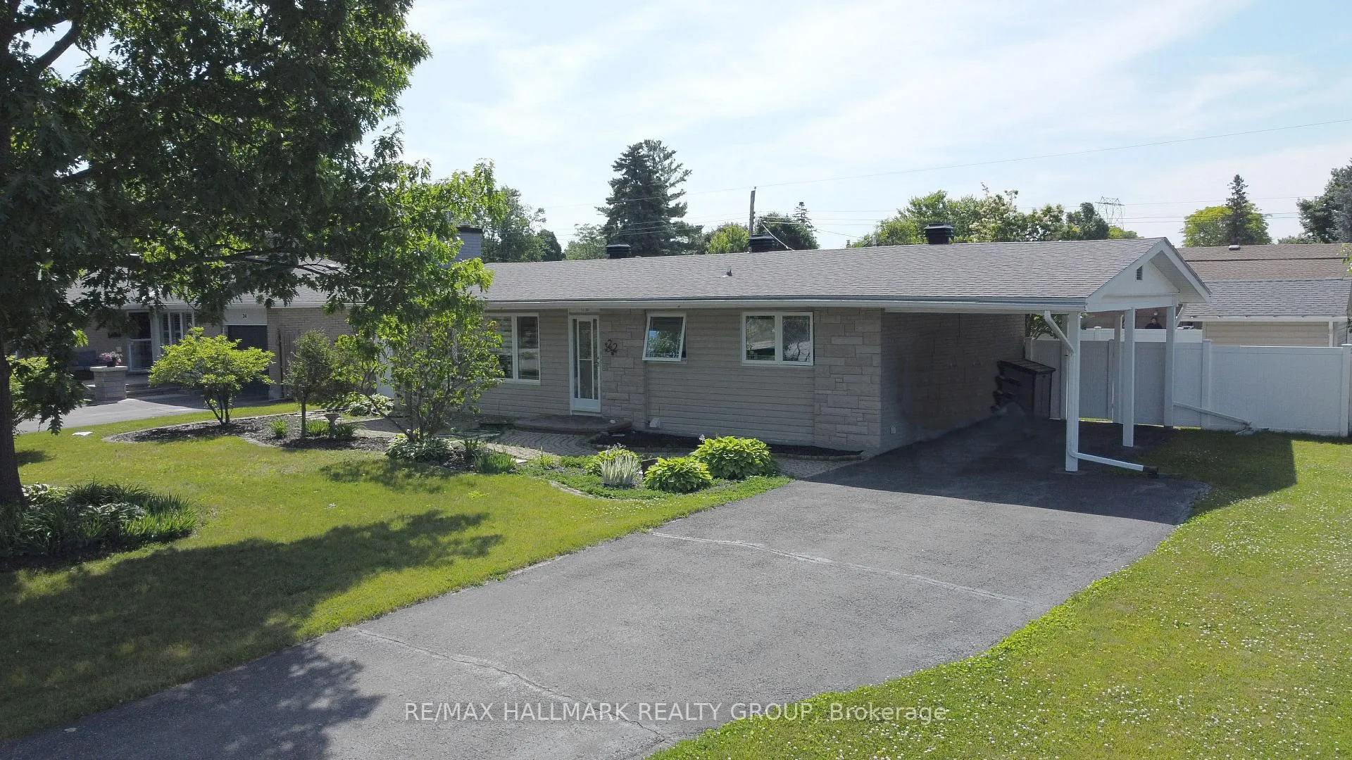 Photo 2 of 22 Harwick Crescent, Ottawa, Lynwood Village — HOMEH