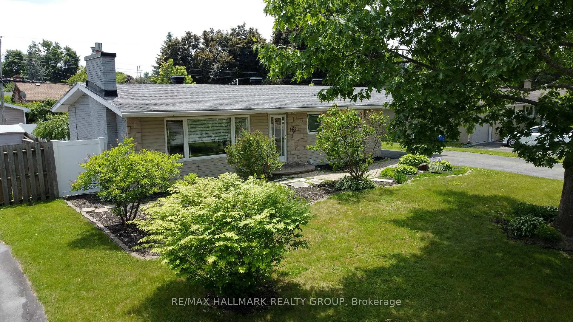 Photo 15 of 22 Harwick Crescent, Ottawa, Lynwood Village — HOMEH