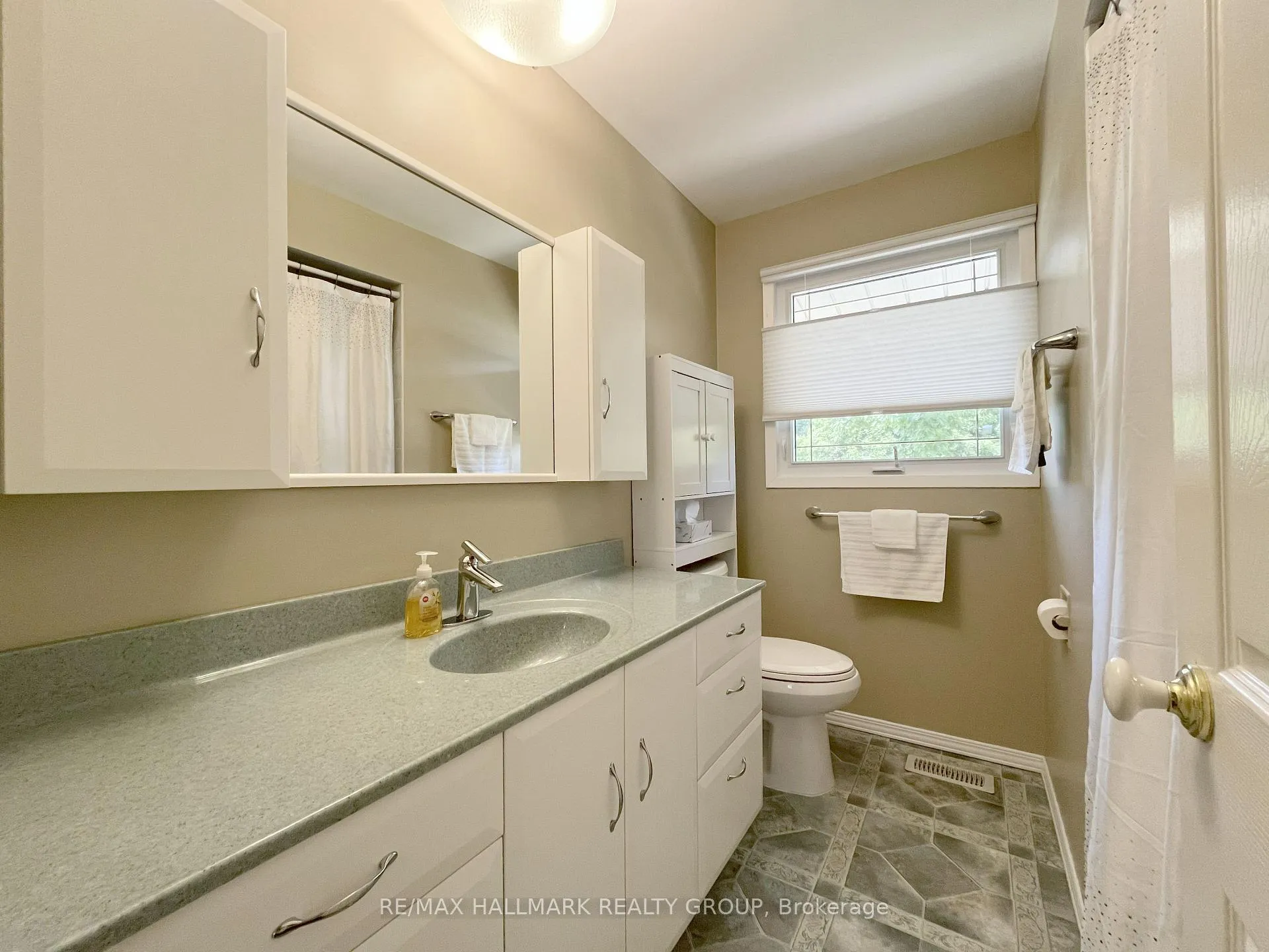 Photo 121 of 22 Harwick Crescent, Ottawa, Lynwood Village — HOMEH