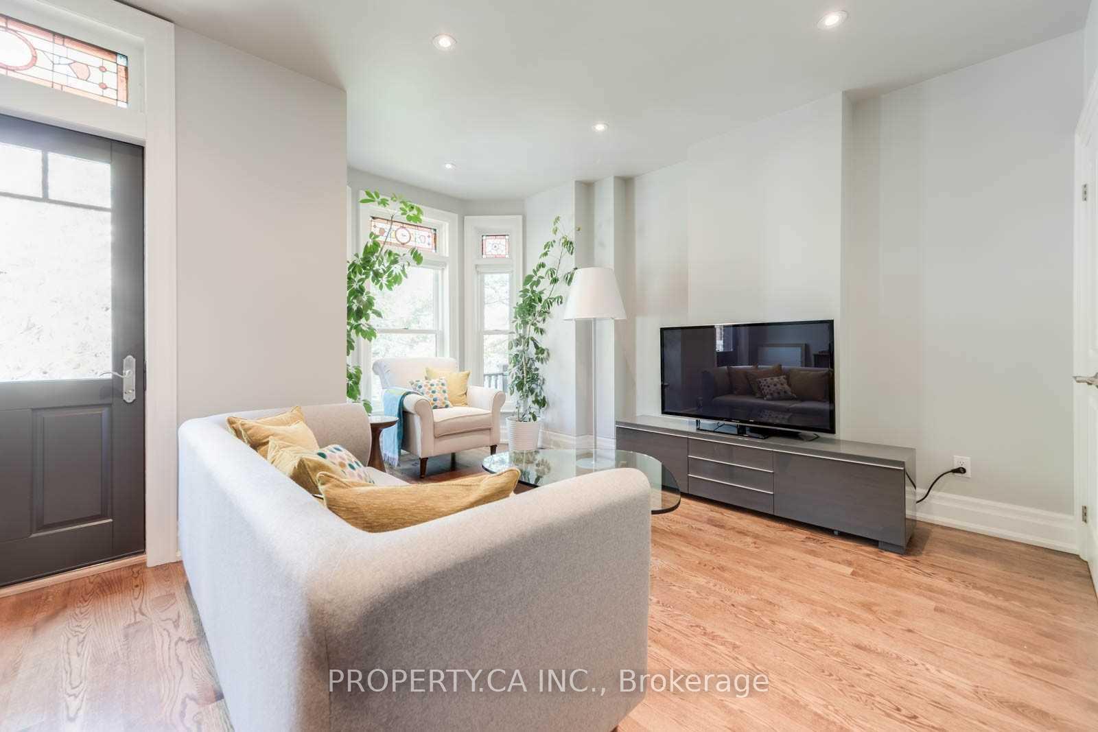 Photo 7 of 9 Mackenzie Crescent, Toronto, Little Portugal — HOMEH
