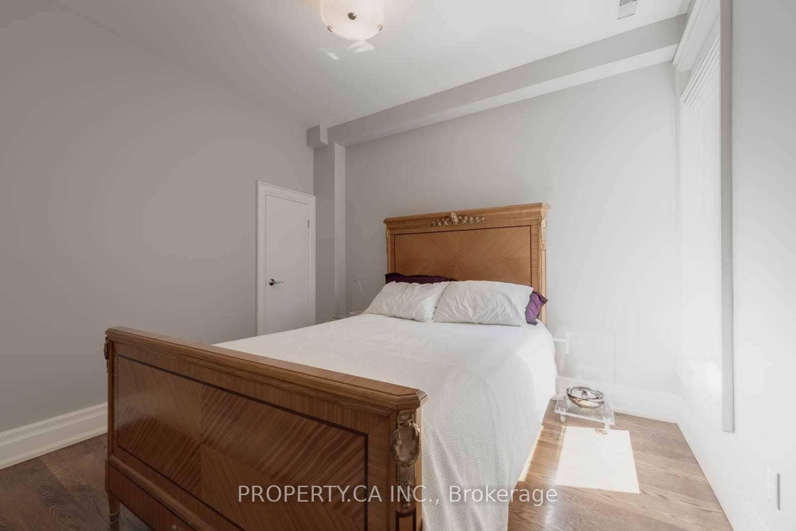 Photo 10 of 9 Mackenzie Crescent, Toronto, Little Portugal — HOMEH