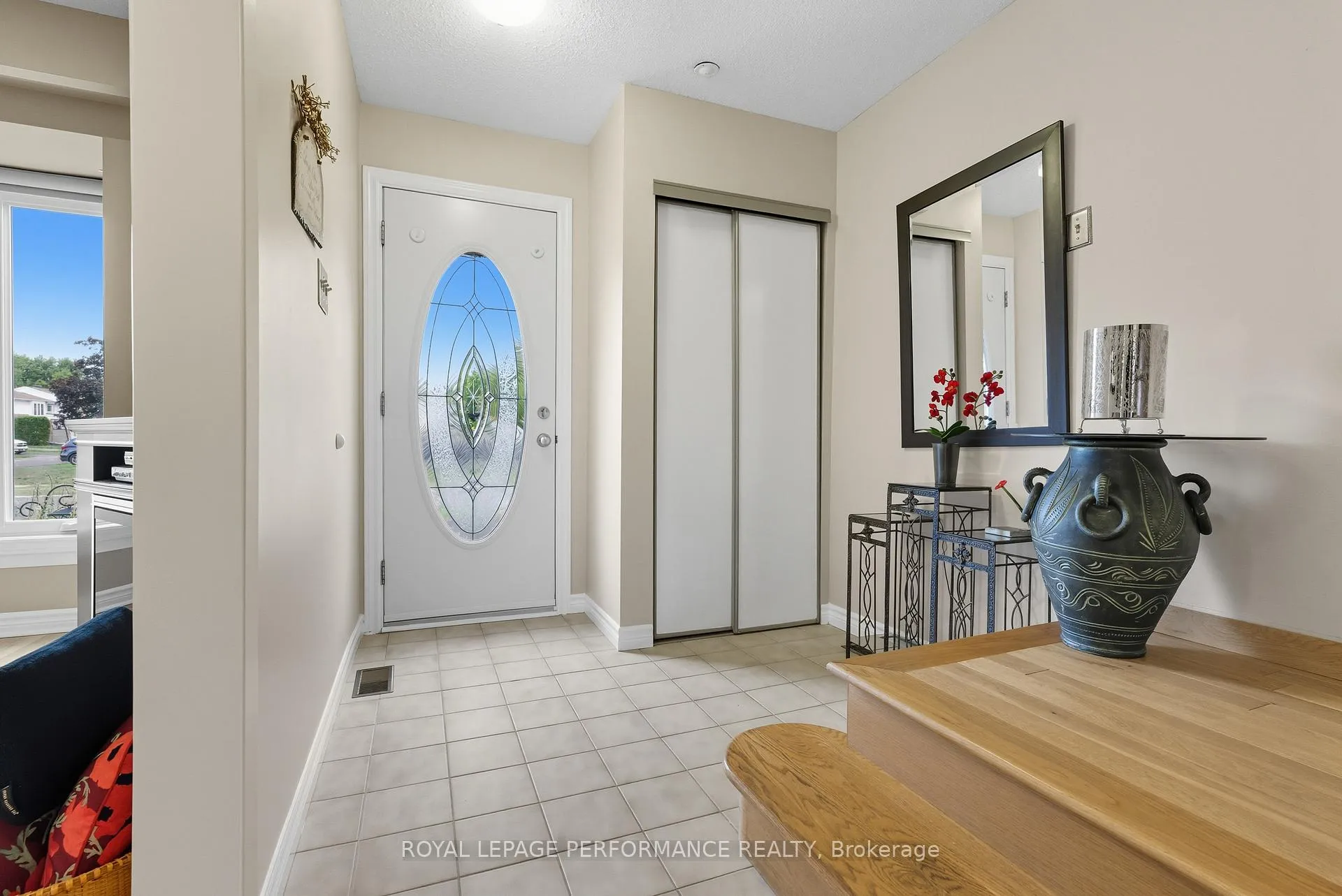 Photo 5 of 2463 Orient Park Drive, Ottawa, Blackburn Hamlet (South) — HOMEH