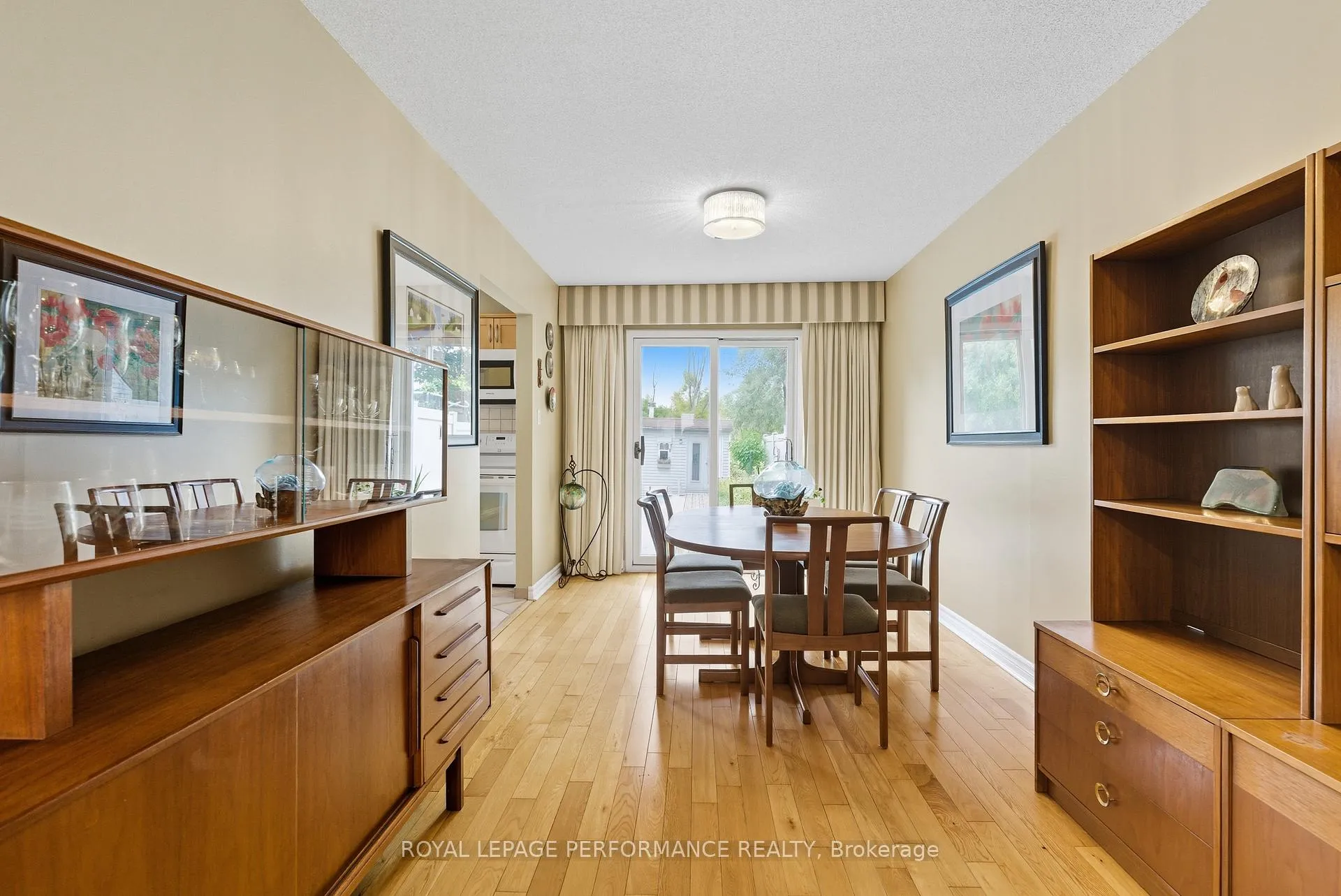 Photo 10 of 2463 Orient Park Drive, Ottawa, Blackburn Hamlet (South) — HOMEH