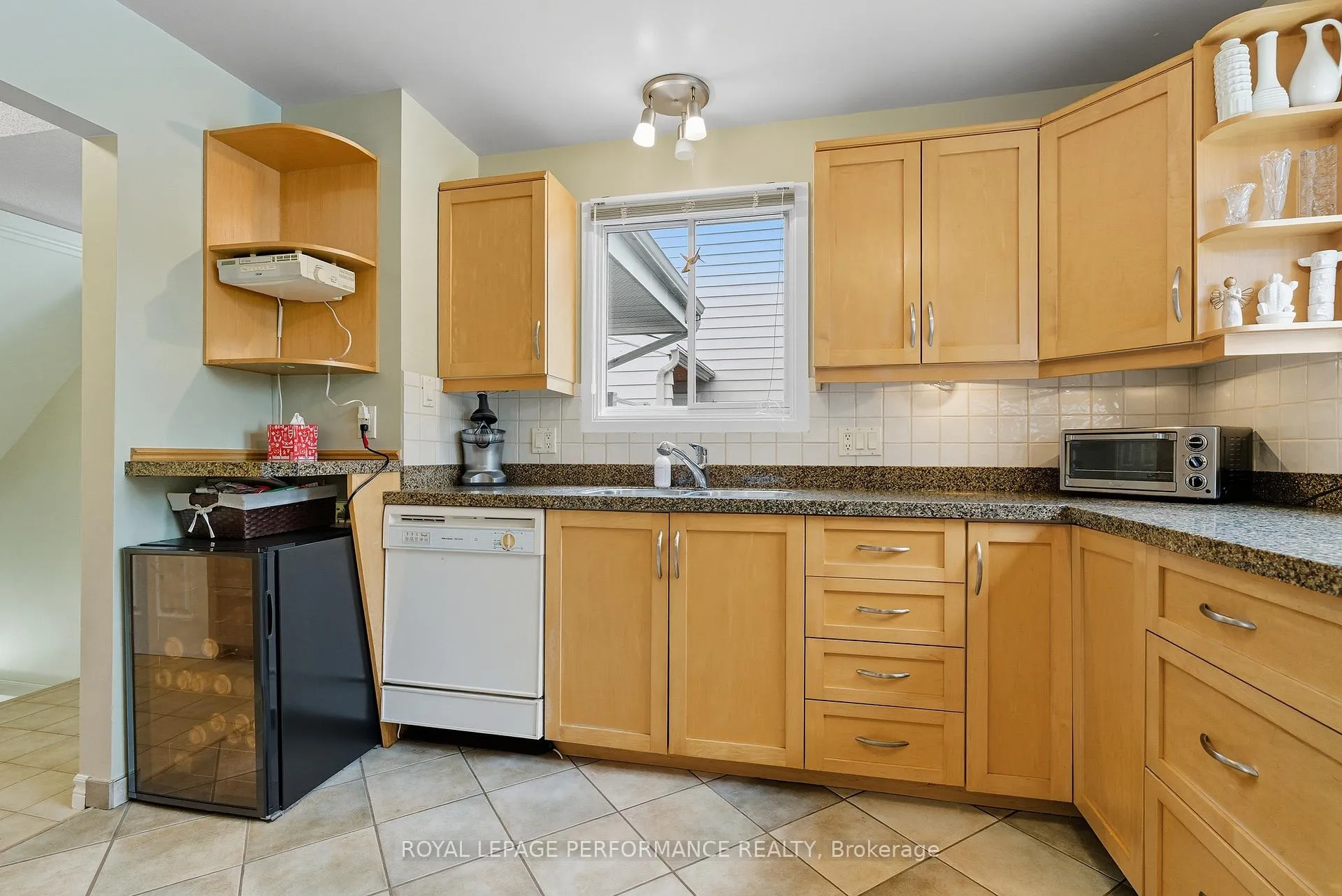 Photo 13 of 2463 Orient Park Drive, Ottawa, Blackburn Hamlet (South) — HOMEH