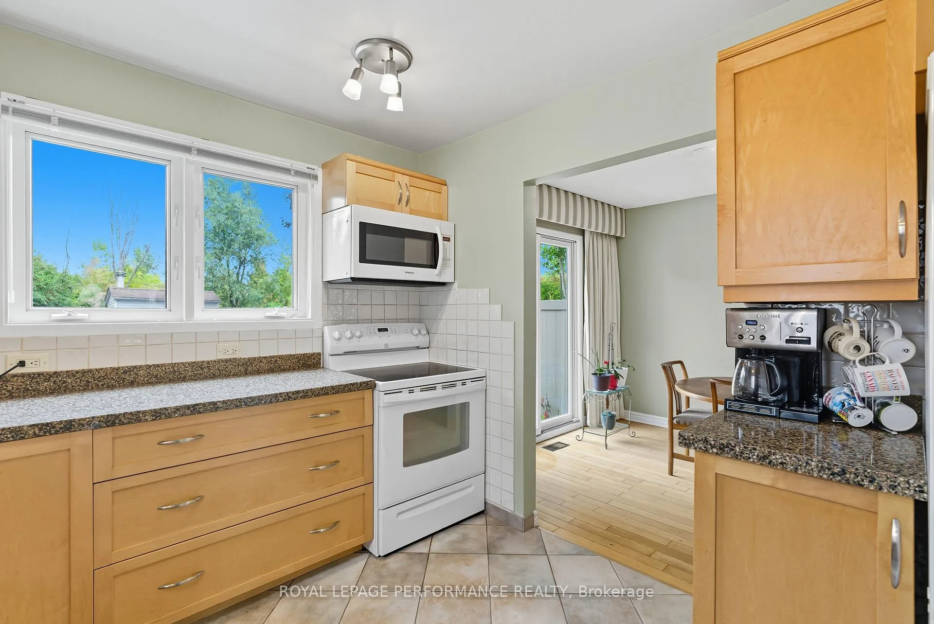 Photo 14 of 2463 Orient Park Drive, Ottawa, Blackburn Hamlet (South) — HOMEH