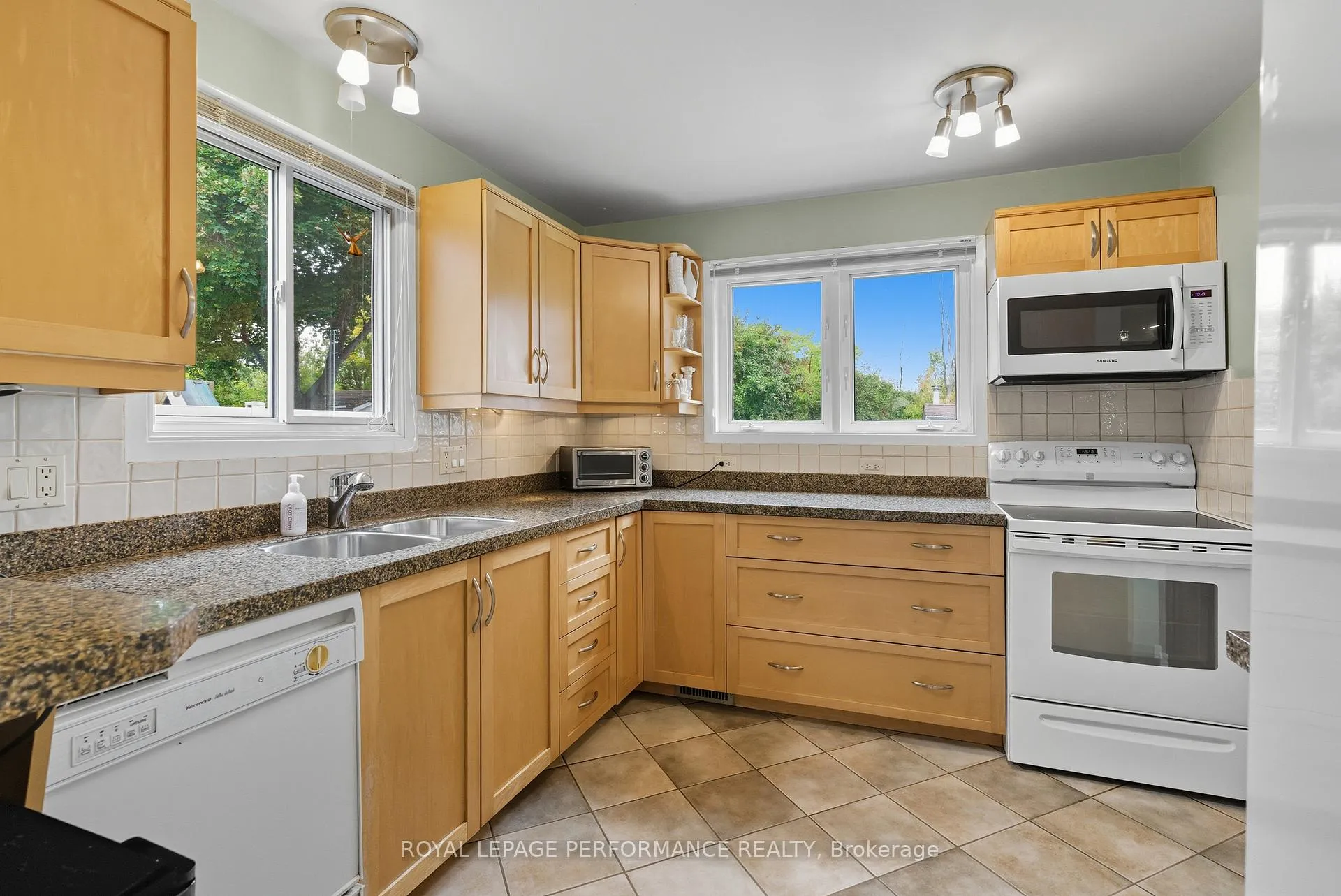 Photo 15 of 2463 Orient Park Drive, Ottawa, Blackburn Hamlet (South) — HOMEH