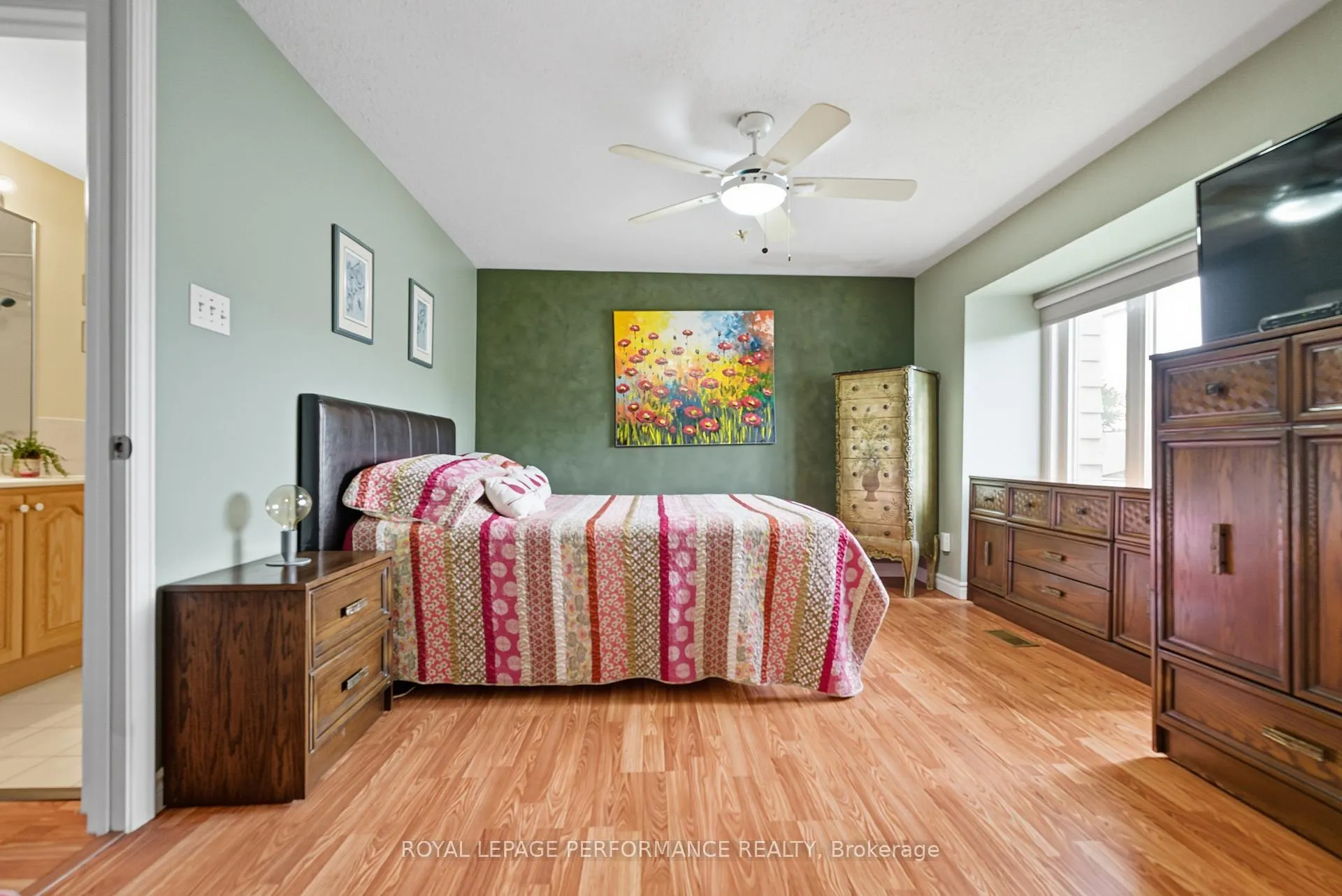 Photo 18 of 2463 Orient Park Drive, Ottawa, Blackburn Hamlet (South) — HOMEH