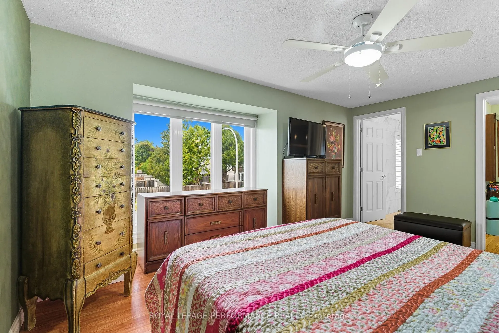 Photo 19 of 2463 Orient Park Drive, Ottawa, Blackburn Hamlet (South) — HOMEH